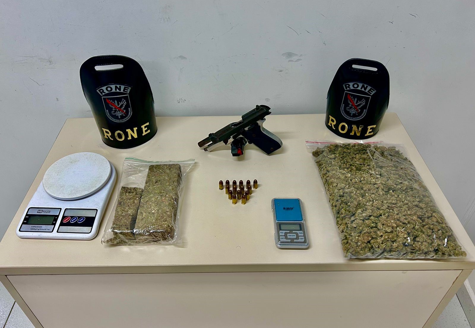 Operação Ezequiel 37 em Paranaguá resulta em prisão e apreensão de arma e droga