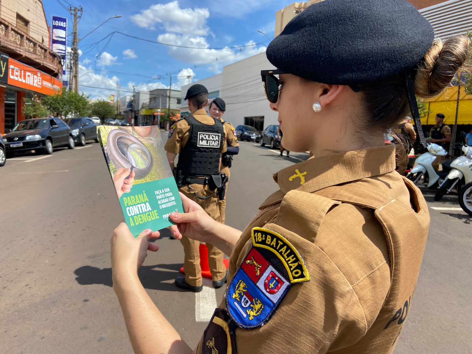 Polícia Militar do Paraná participa de ação contra a dengue em colégio em Cornélio Procópio