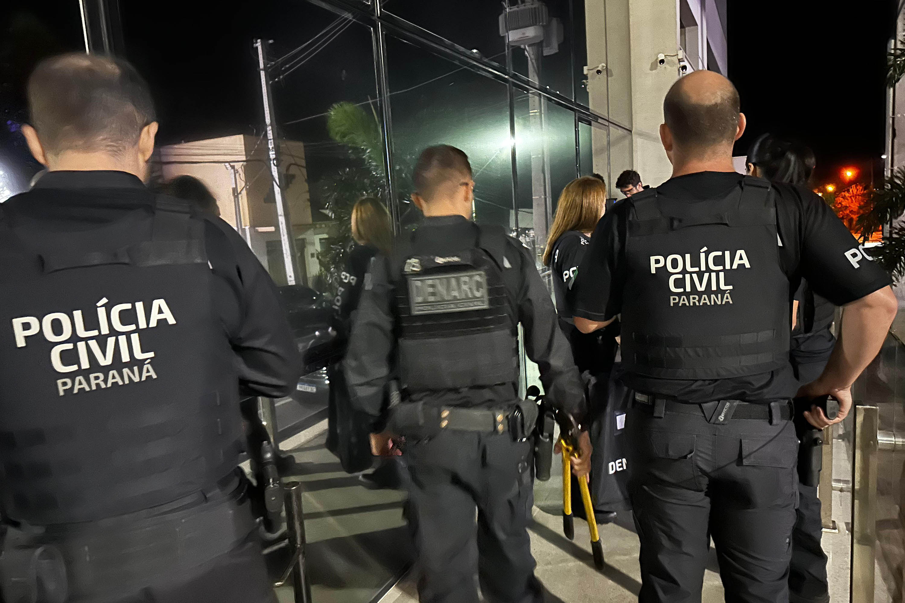PCPR prende seis integrantes de organização criminosa que lavava dinheiro do tráfico de drogas em postos de combustíveis
