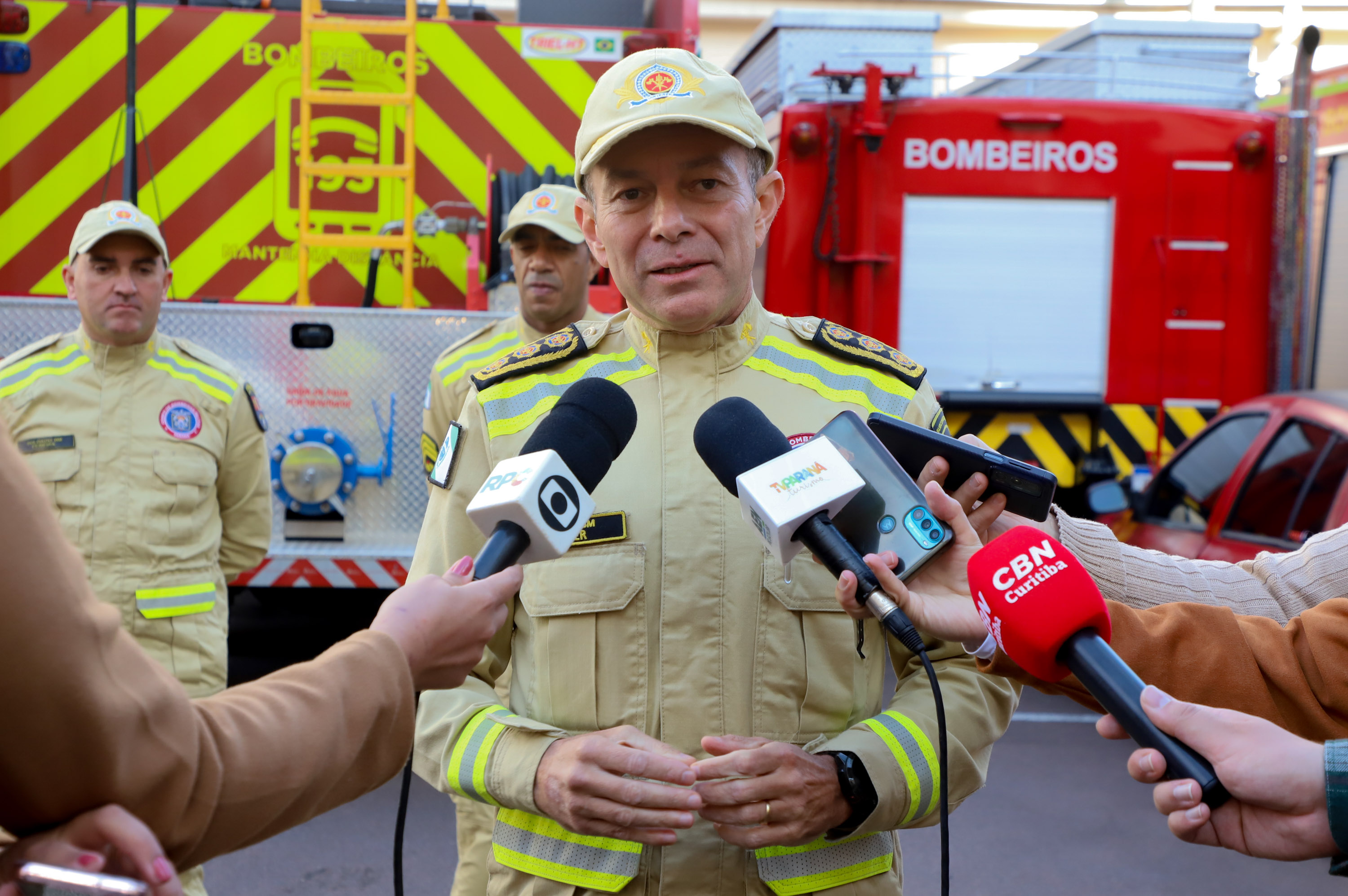 Buscas complexas e casos marcantes: bombeiros do Paraná relatam atuação no RS