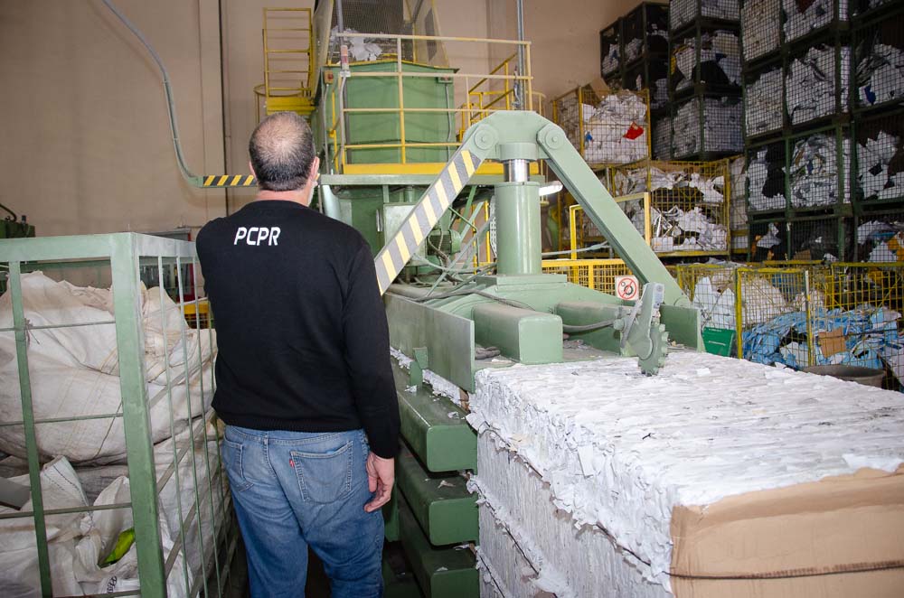 Documentos descartados pela PCPR são reciclados e vão ajudar entidades assistenciais