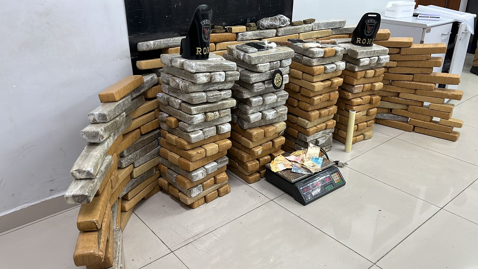 PMPR desmantela ponto de distribuição de drogas em Curitiba