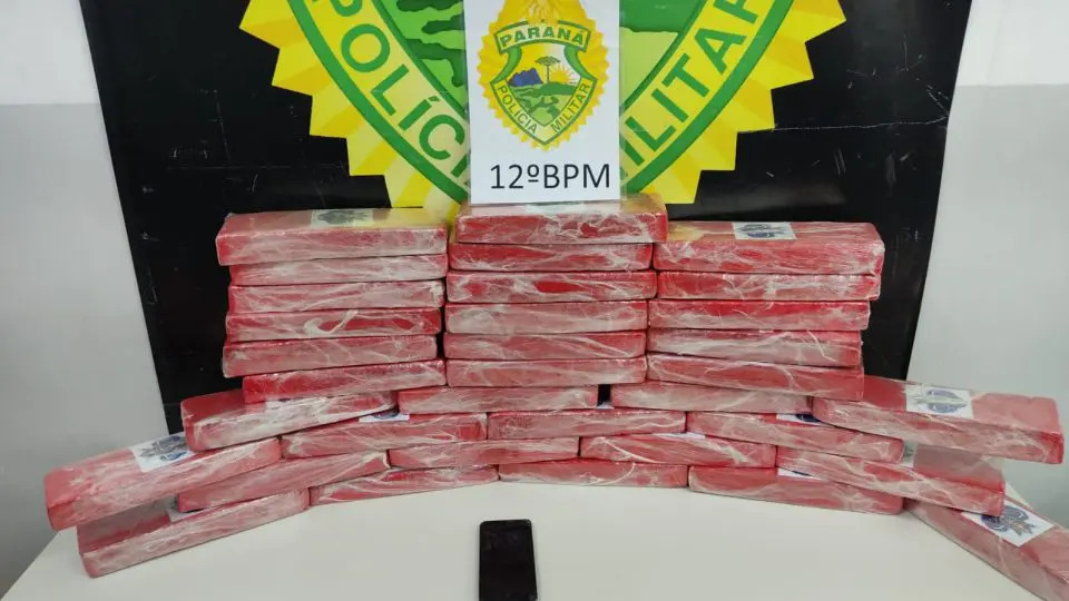 PMPR prende casal na rodoviária de Curitiba com 35 kg de maconha em malas