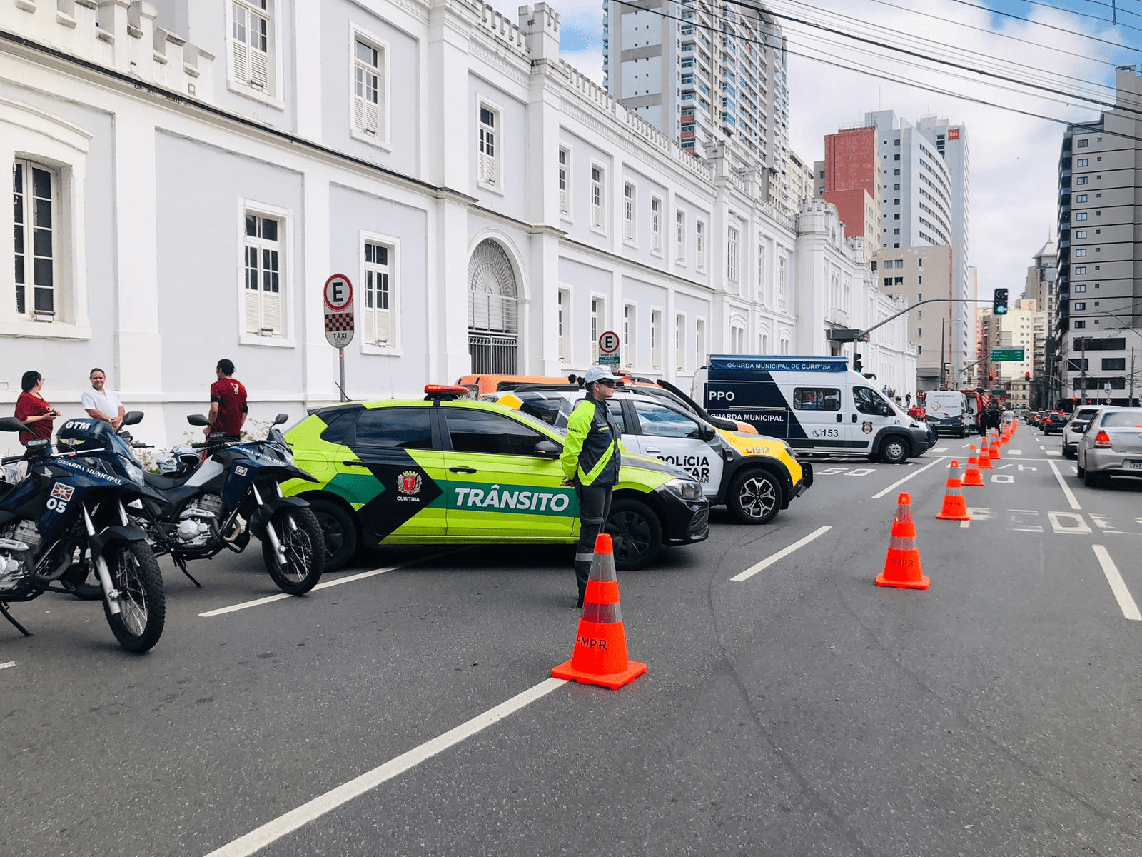 PMPR participa de simulado de crise em shopping de Curitiba