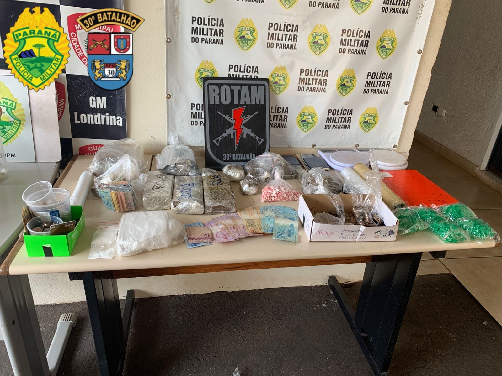 PMPR prende dupla suspeita de tráfico de drogas em Londrina
