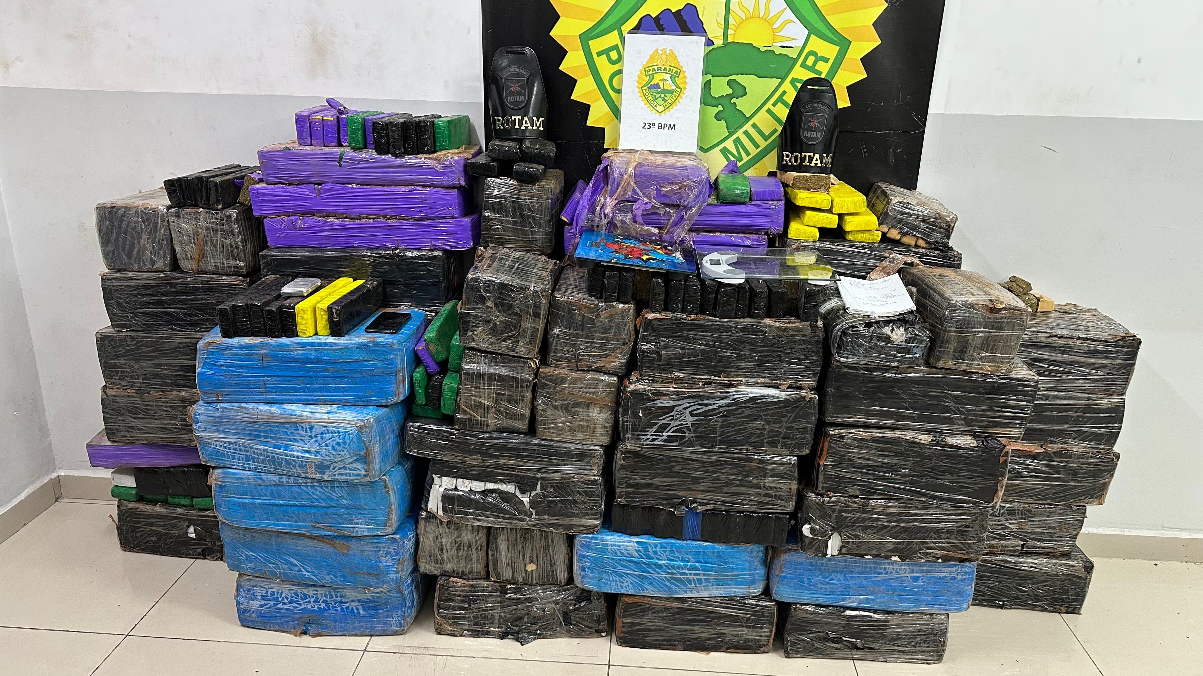 Polícia Militar apreende quase 1 tonelada de maconha em operação na Cidade Industrial