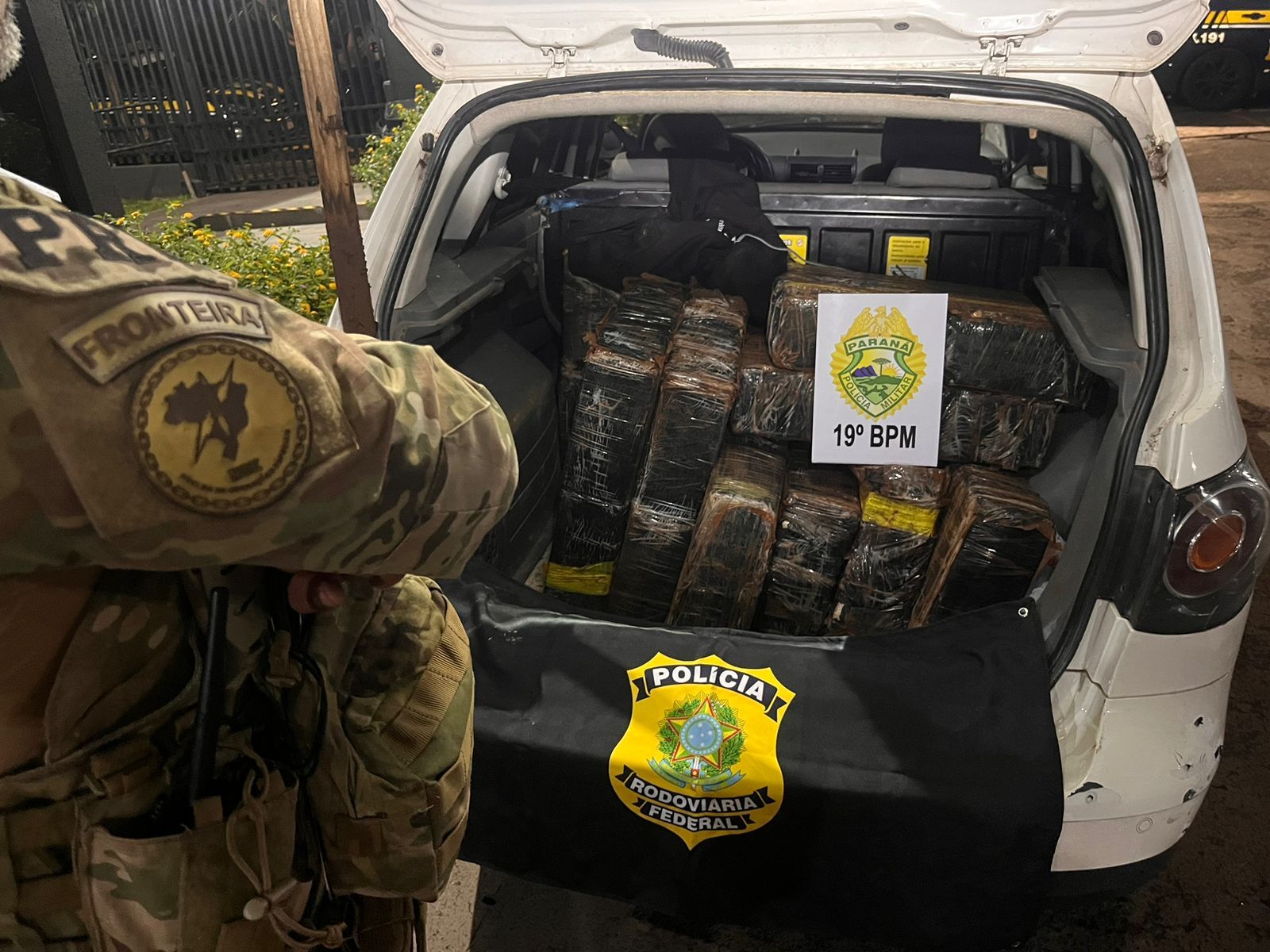 Operação conjunta da PMPR e PRF apreende 341 kg de maconha em Toledo
