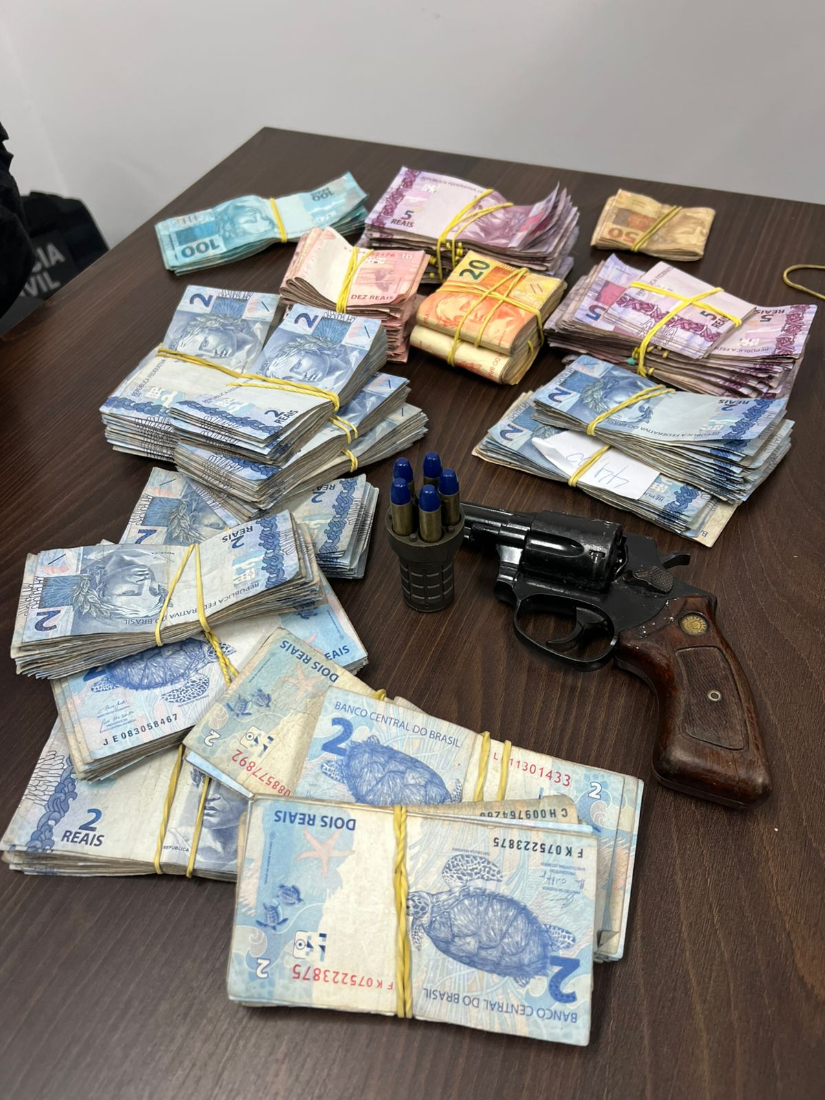 PCPR prende 17 pessoas em operação contra organização criminosa em São José dos Pinhais