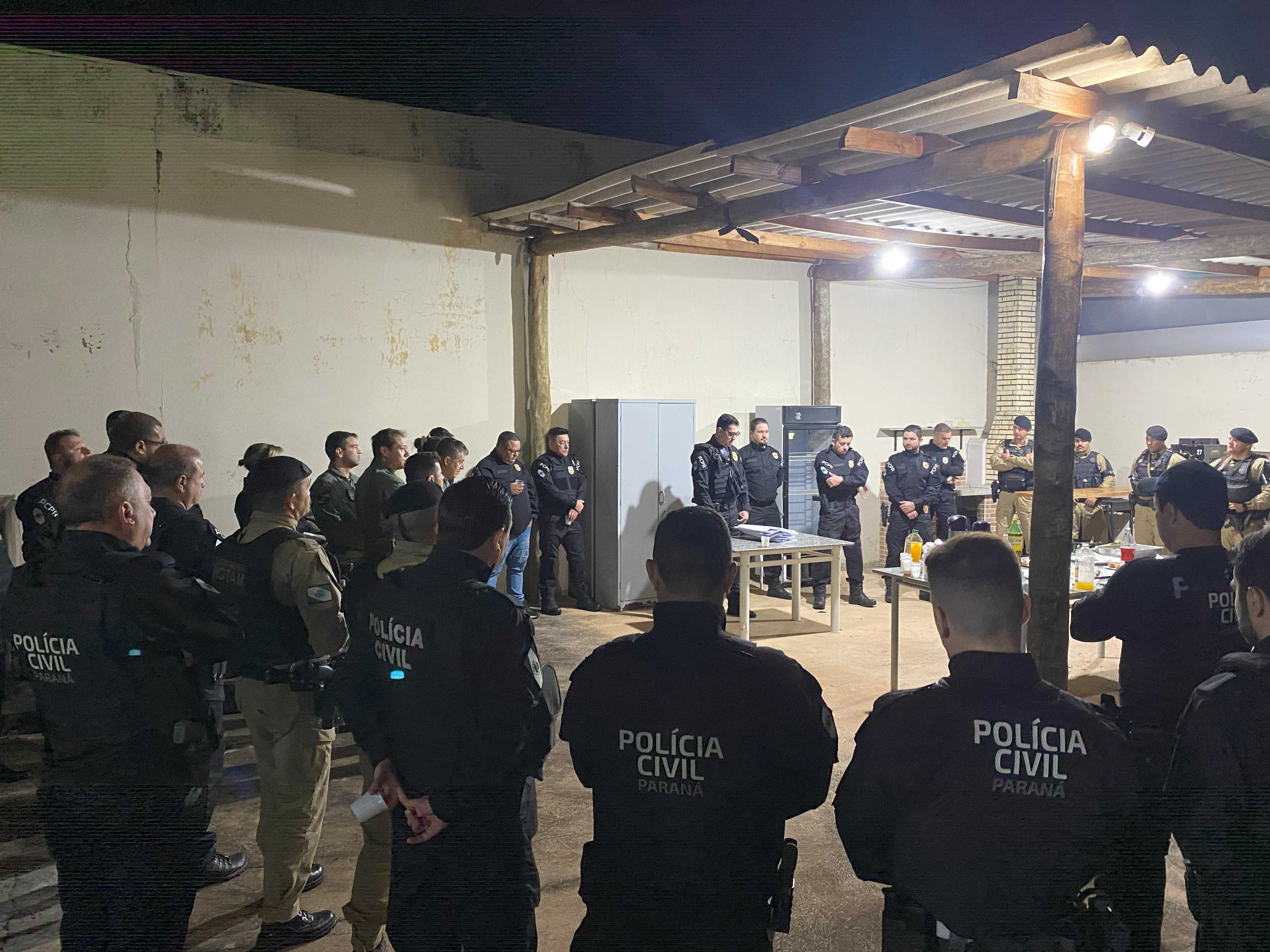 PCPR e PMPR prendem 10 pessoas em operação contra o tráfico de drogas em Cianorte