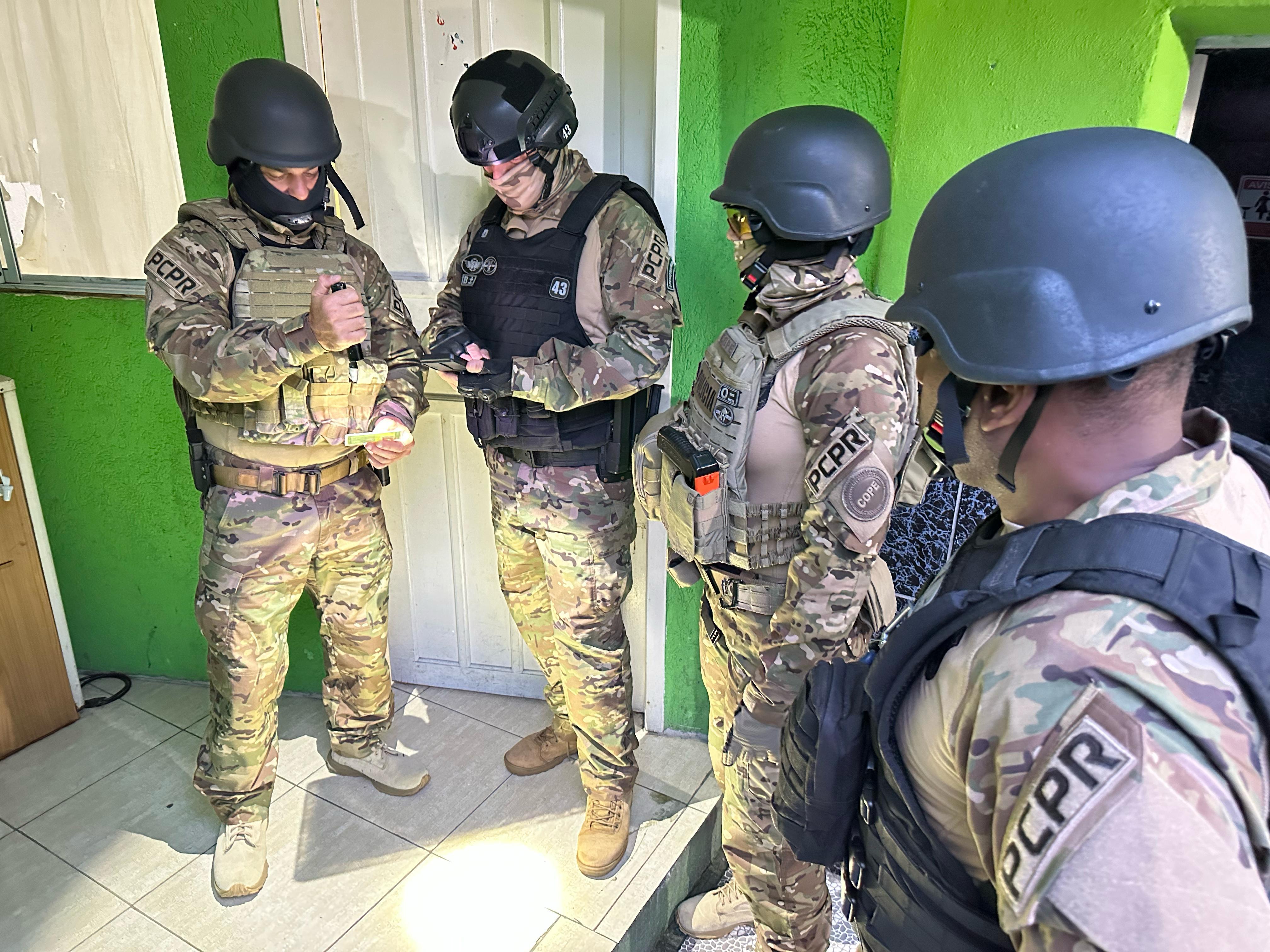 PCPR cumpre mandados em hotéis e prende 8 pessoas dentro de operação nacional