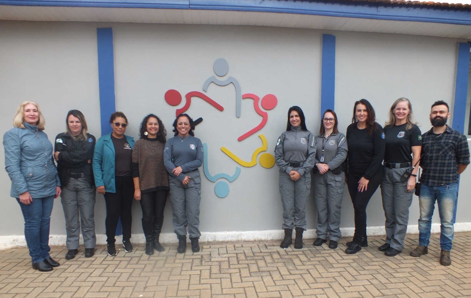 Mulheres privadas de liberdade doam cabelo para pacientes com câncer