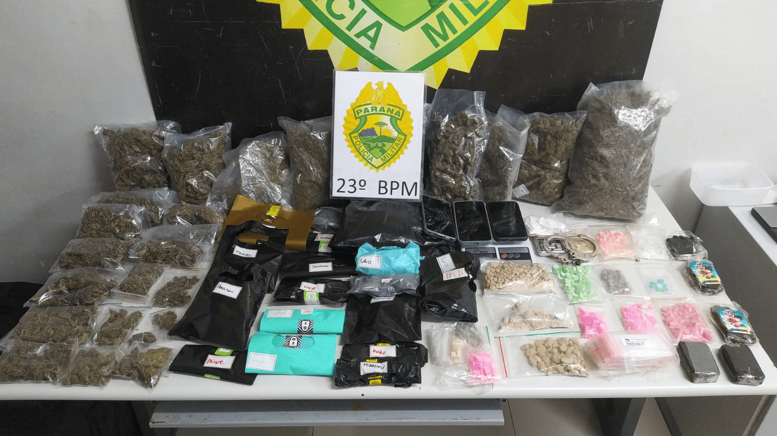 Ação da PMPR desmantela ponto de distribuição de drogas