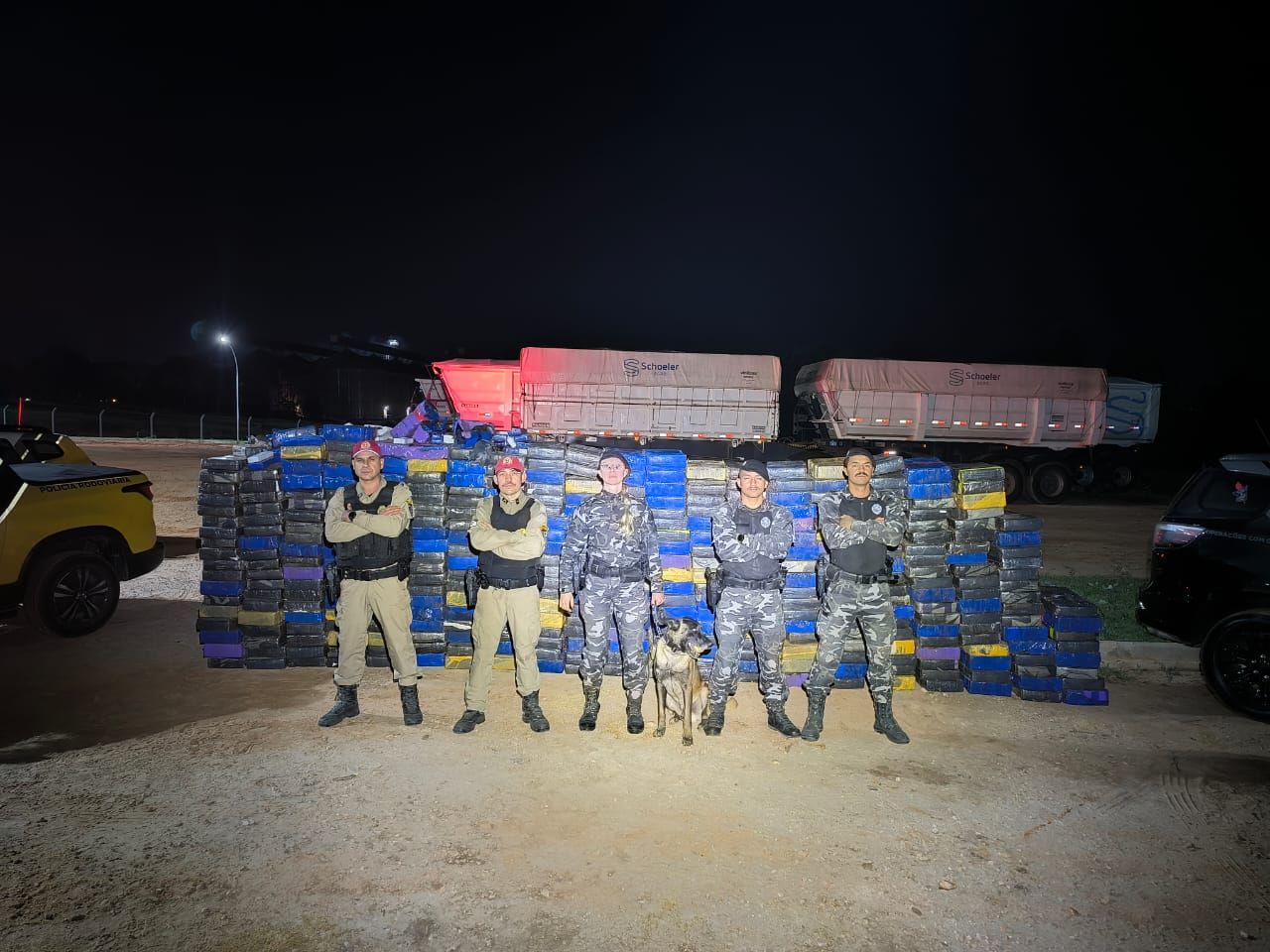 PMPR apreende caminhão com 4 toneladas de maconha em Piraí do Sul