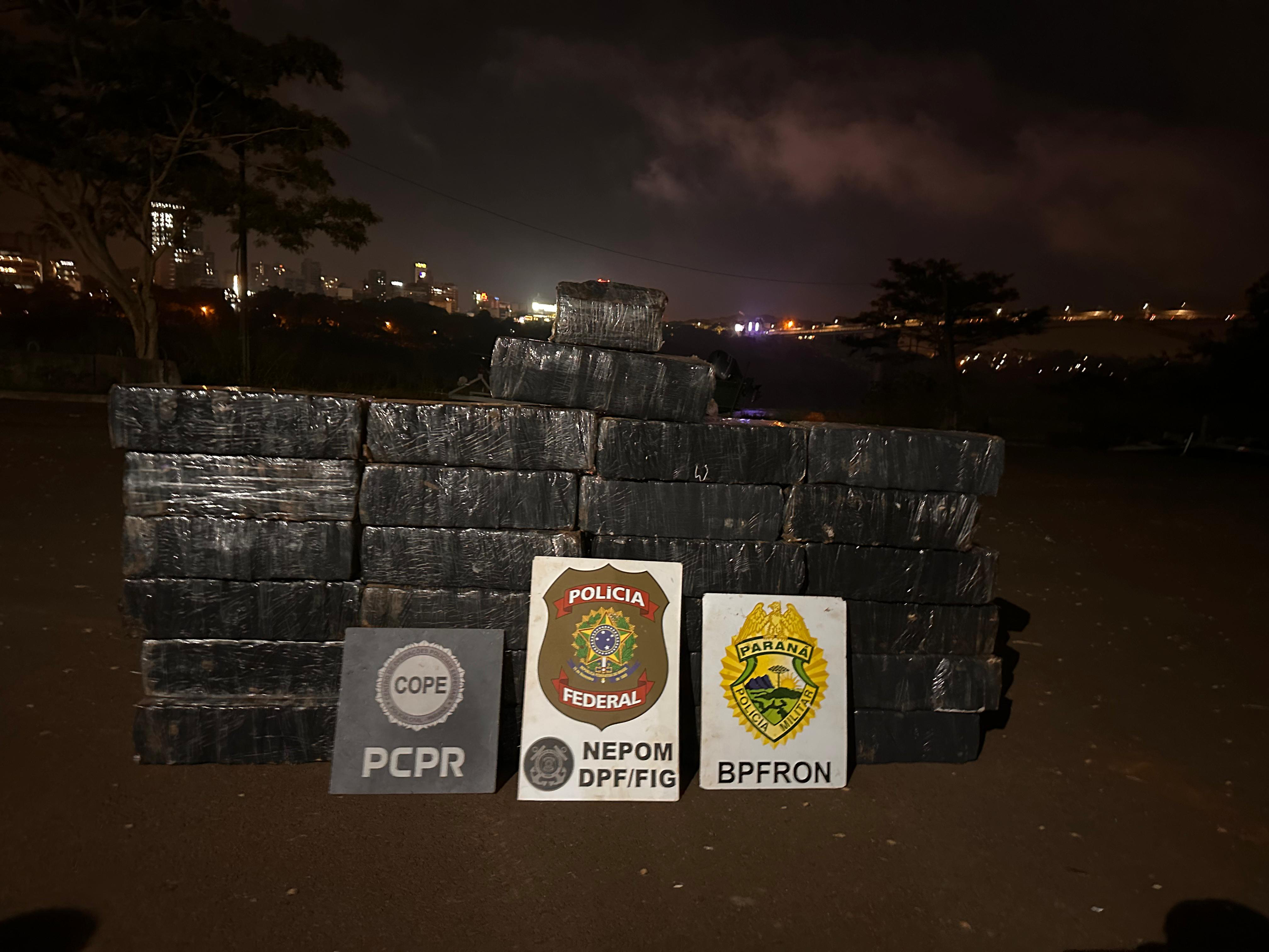 Ação entre PMPR, PCPR e PF apreende meia tonelada de maconha em Foz do Iguaçu
