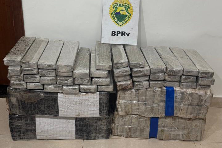 PMPR apreende 100 quilos de maconha e milhares de produtos ilegais do Paraguai no Interior