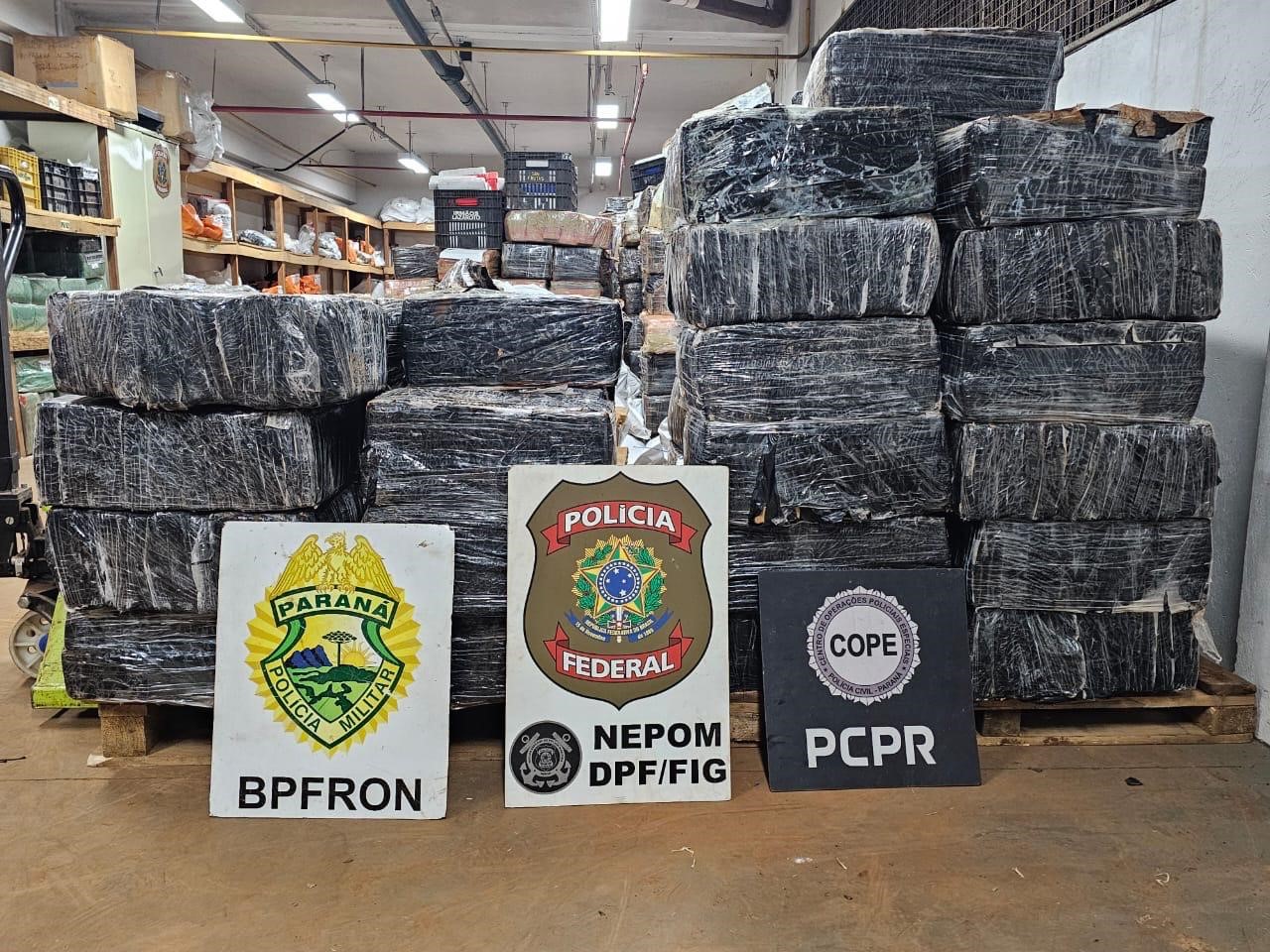 Forças de segurança apreendem 1,3 tonelada de maconha em lancha vinda do Paraguai