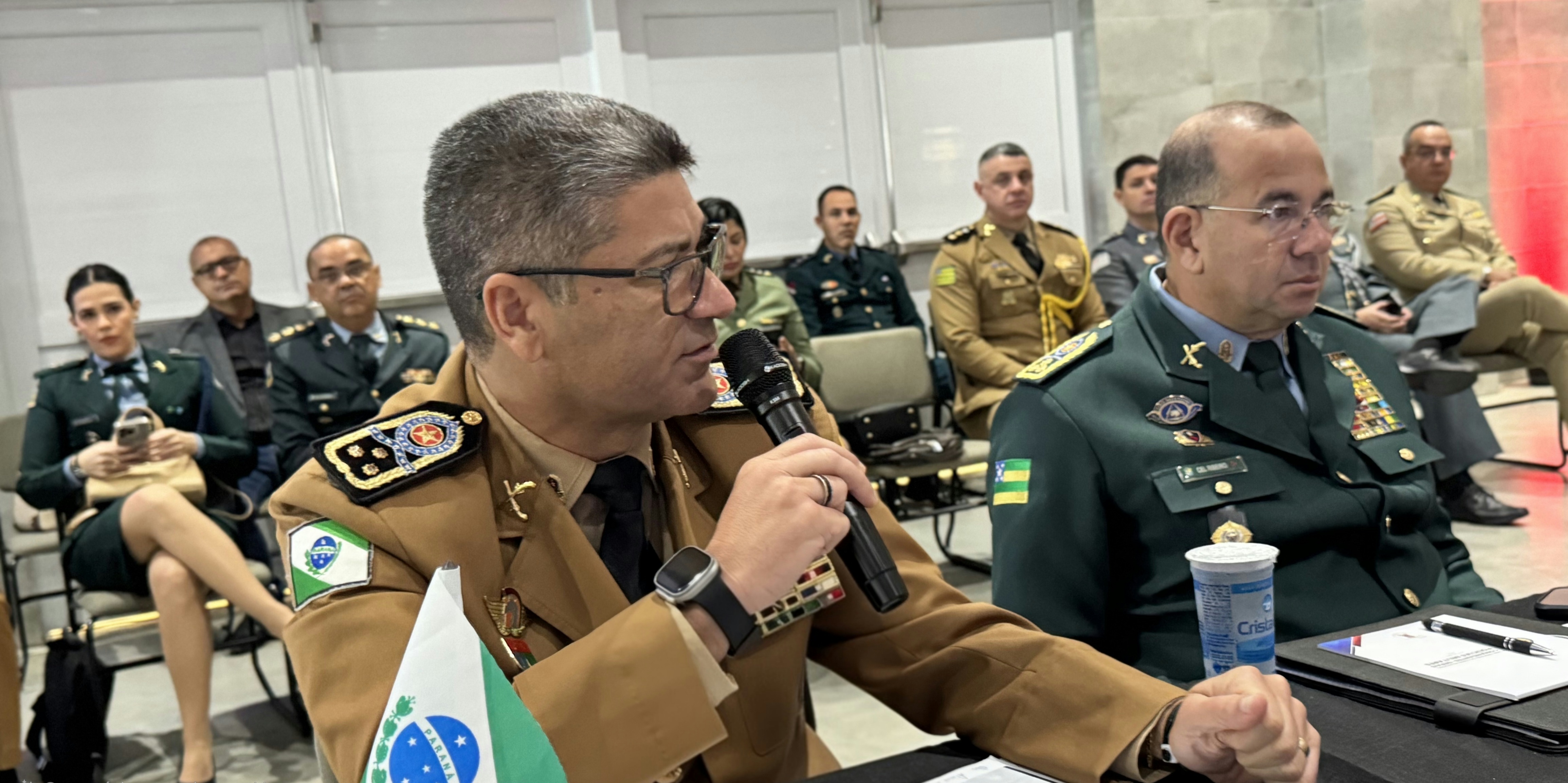 Durante a agenda do CNCG em Natal, os comandantes-gerais discutem temas cruciais para aprimorar o combate à criminalidade, como a adoção de novas tecnologias de monitoramento, o uso de inteligência policial no enfrentamento a crimes organizados e a padronização de procedimentos operacionais.