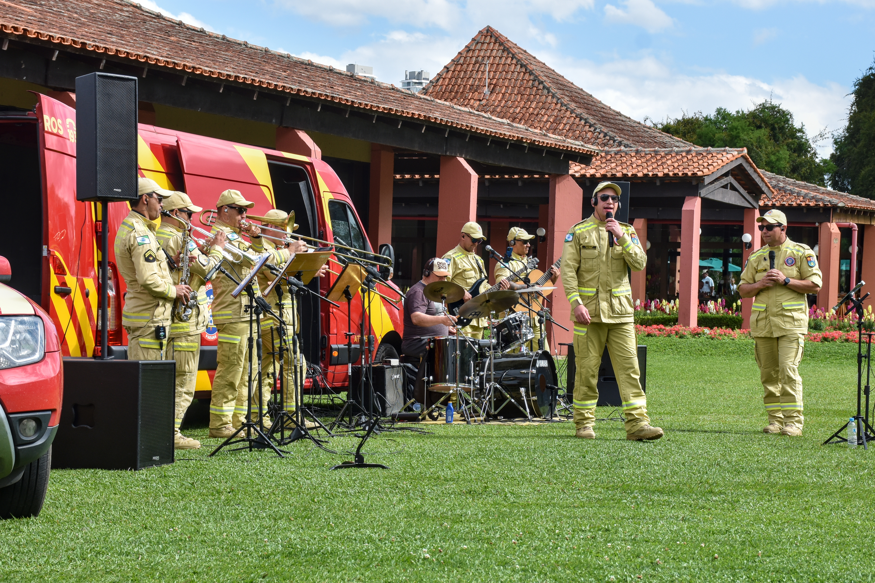 Bombeiros promovem evento para crianças em celebração aos 113 anos da corporação