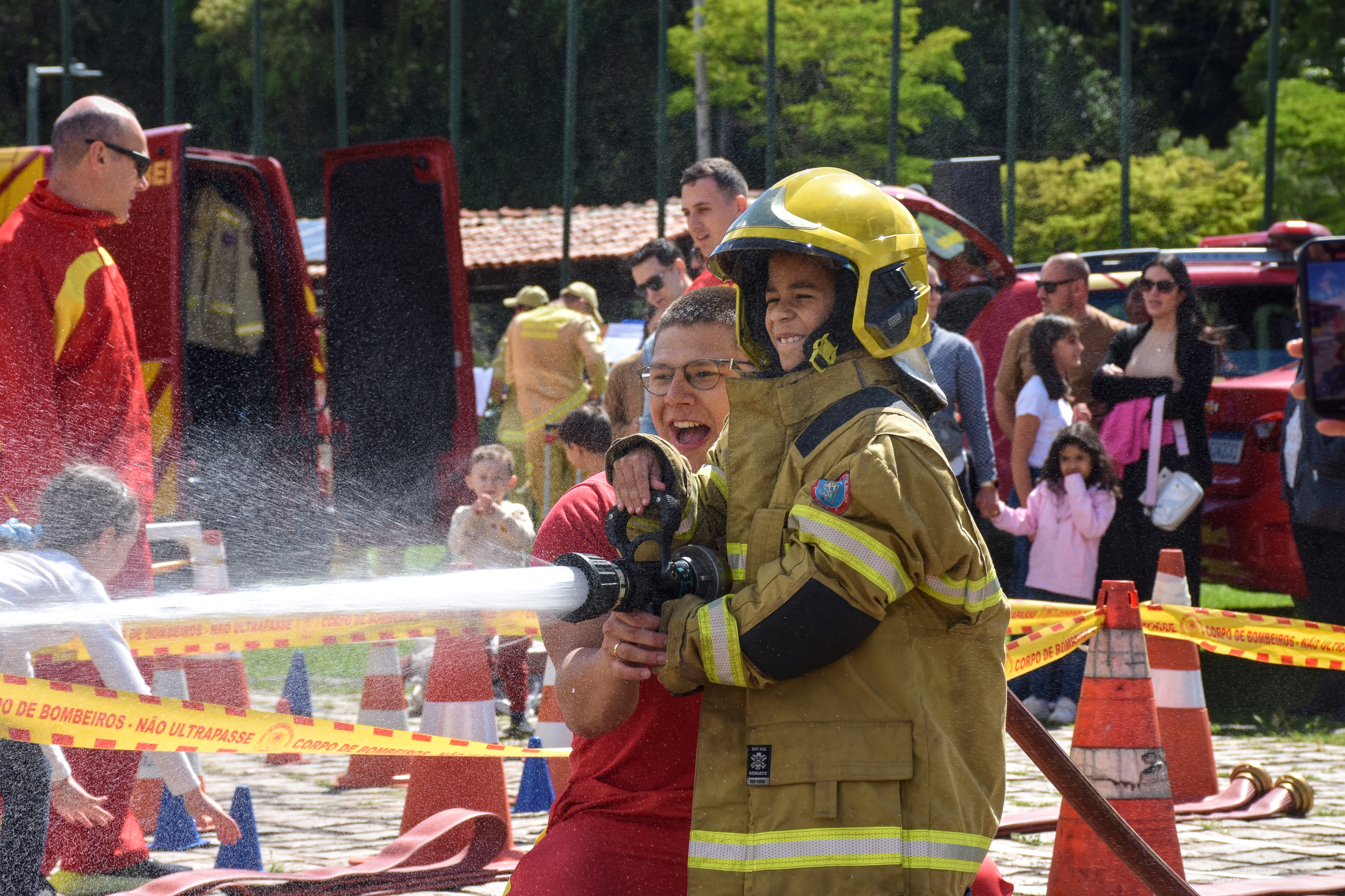 Bombeiros promovem evento para crianças em celebração aos 113 anos da corporação