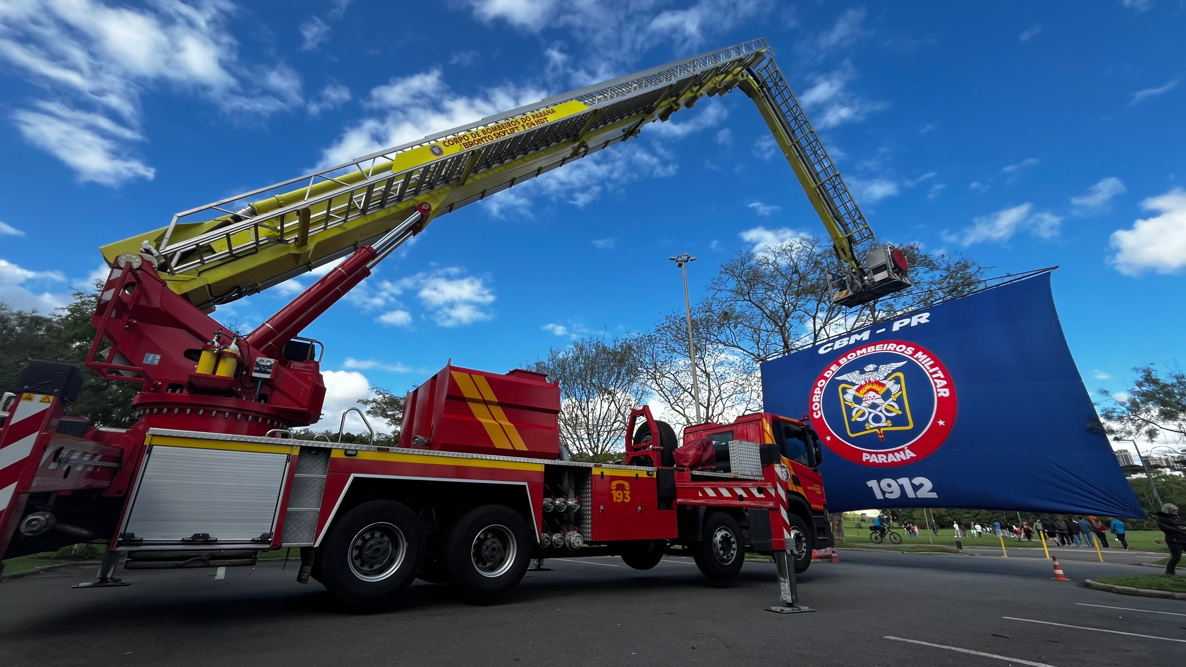 Bombeiros promovem evento para crianças em celebração aos 113 anos da corporação