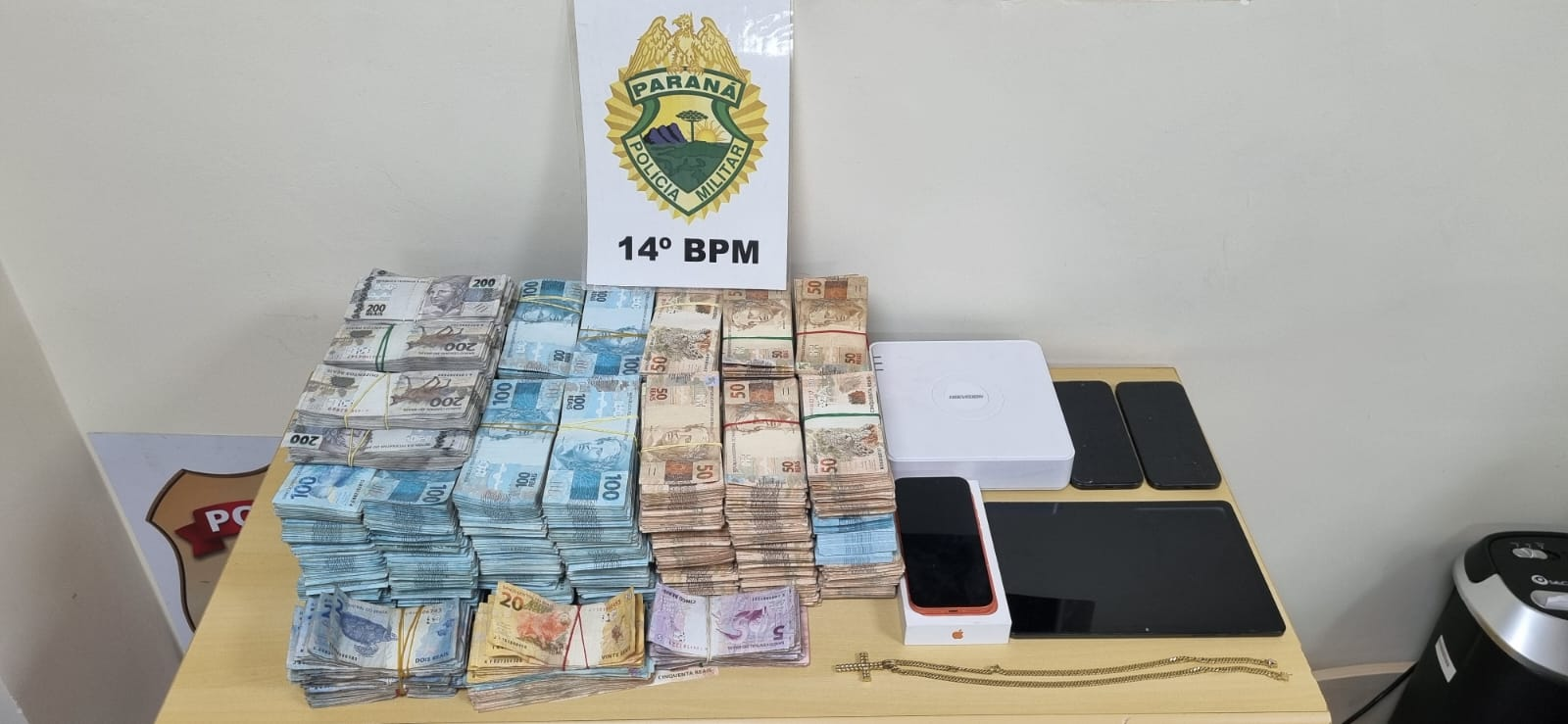 PMPR apreende R$ 1,2 milhão em dinheiro após denúncia em Foz do Iguaçu
