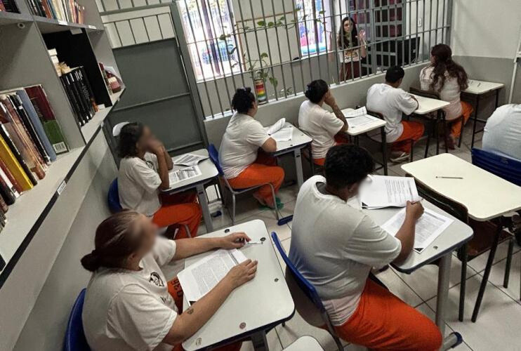 Cadeia Pública Feminina de Astorga realiza aulão de redação para preparar 58 custodiadas para o Enem PPL