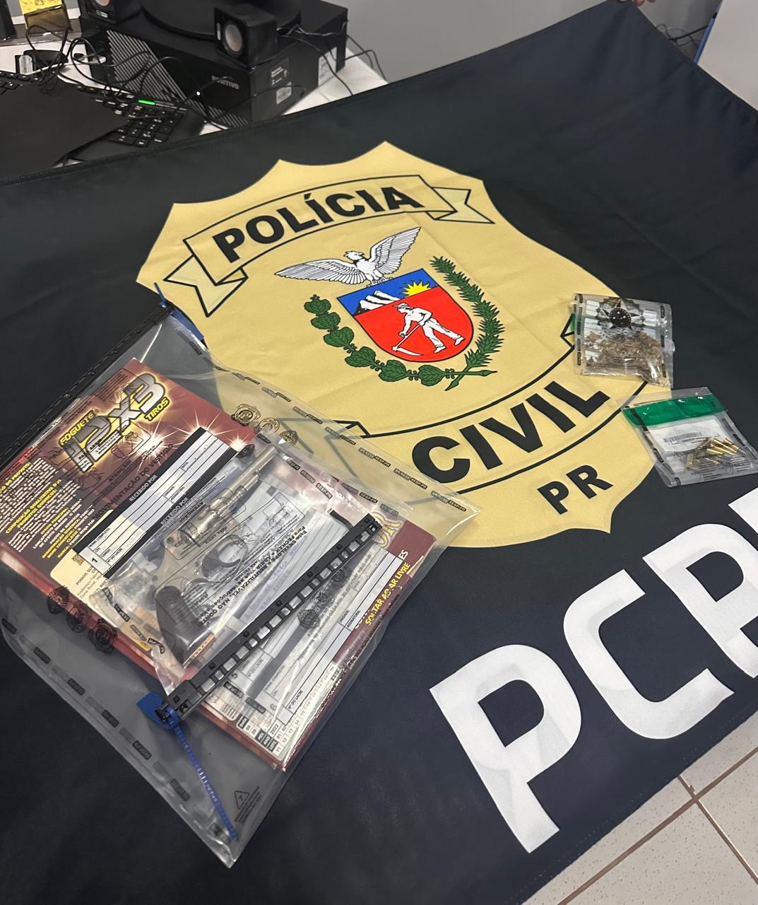 PCPR prende homem em flagrante por porte ilegal de arma, posse de drogas e direção perigosa em Porto Rico