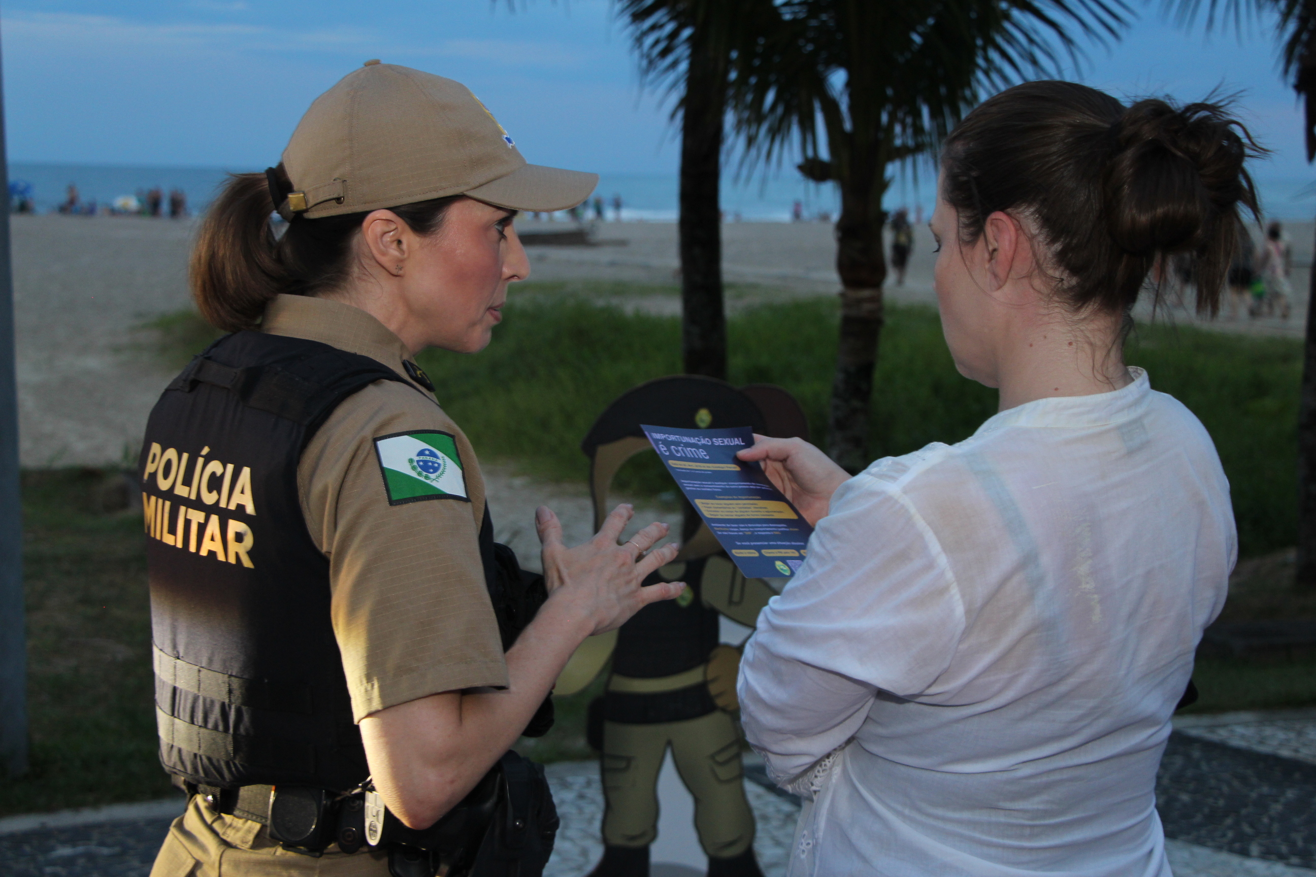 PMPR realiza ação comunitária em Caiobá e amplia distribuição de pulseiras para crianças