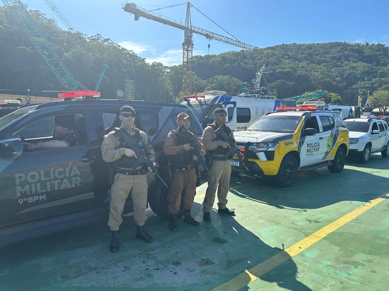 Forças de segurança realizam escolta de custodiados até o Complexo Penal de Piraquara