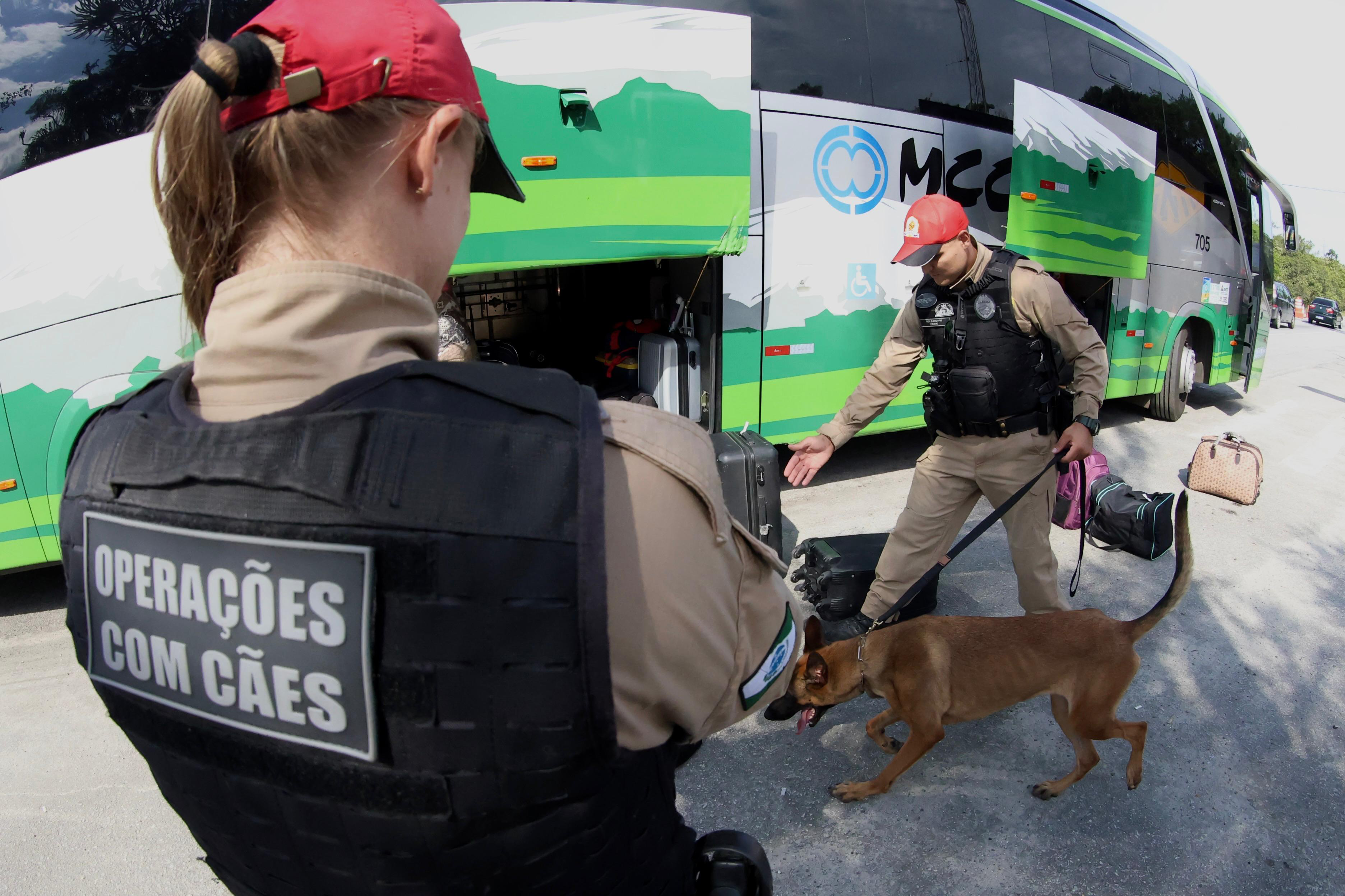 PMPR realiza operação contra o tráfico de drogas em rodovia de Pontal do Paraná