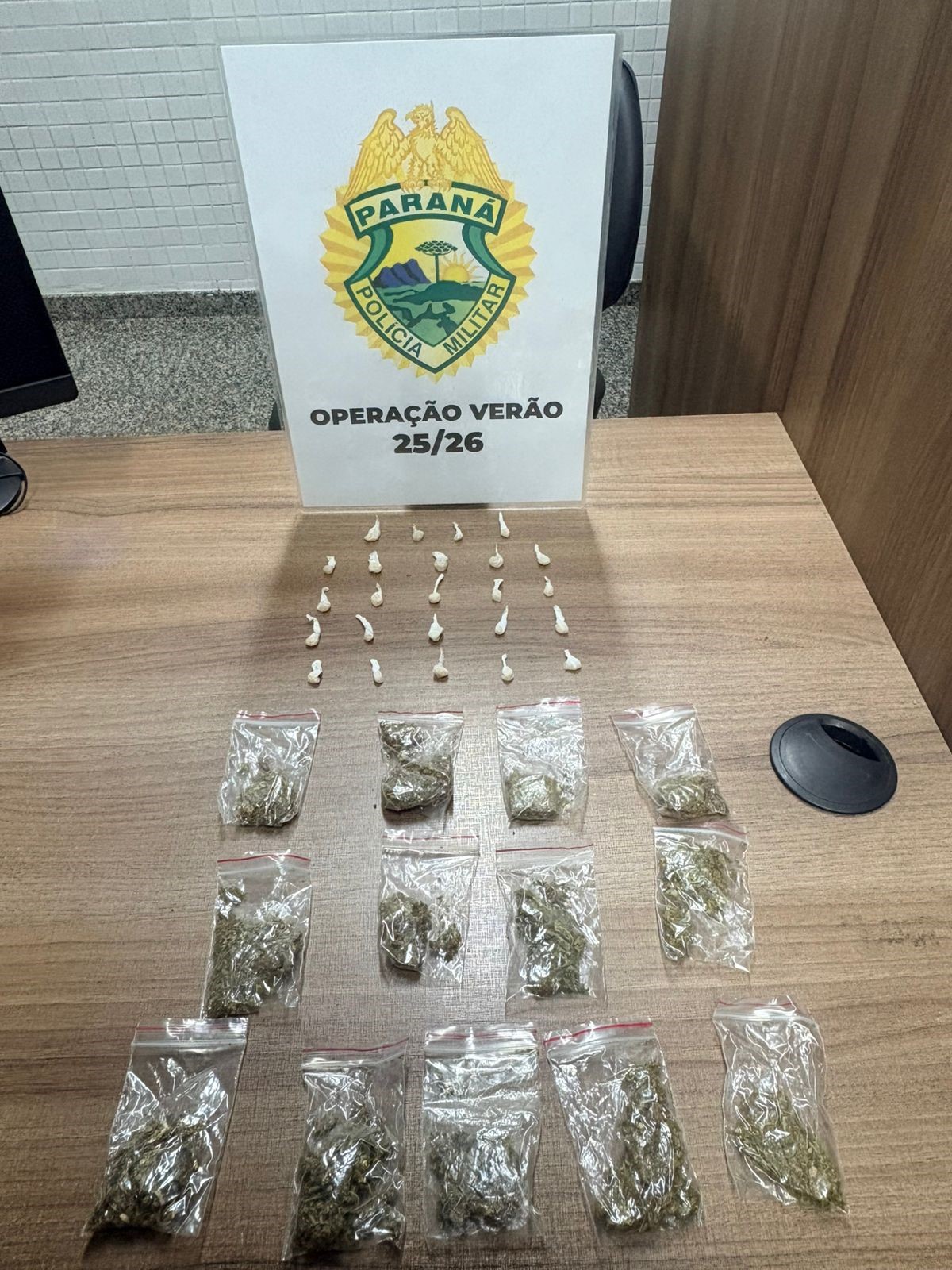 PMPR prende homem reincidente por tráfico de drogas durante patrulhamento em Matinhos