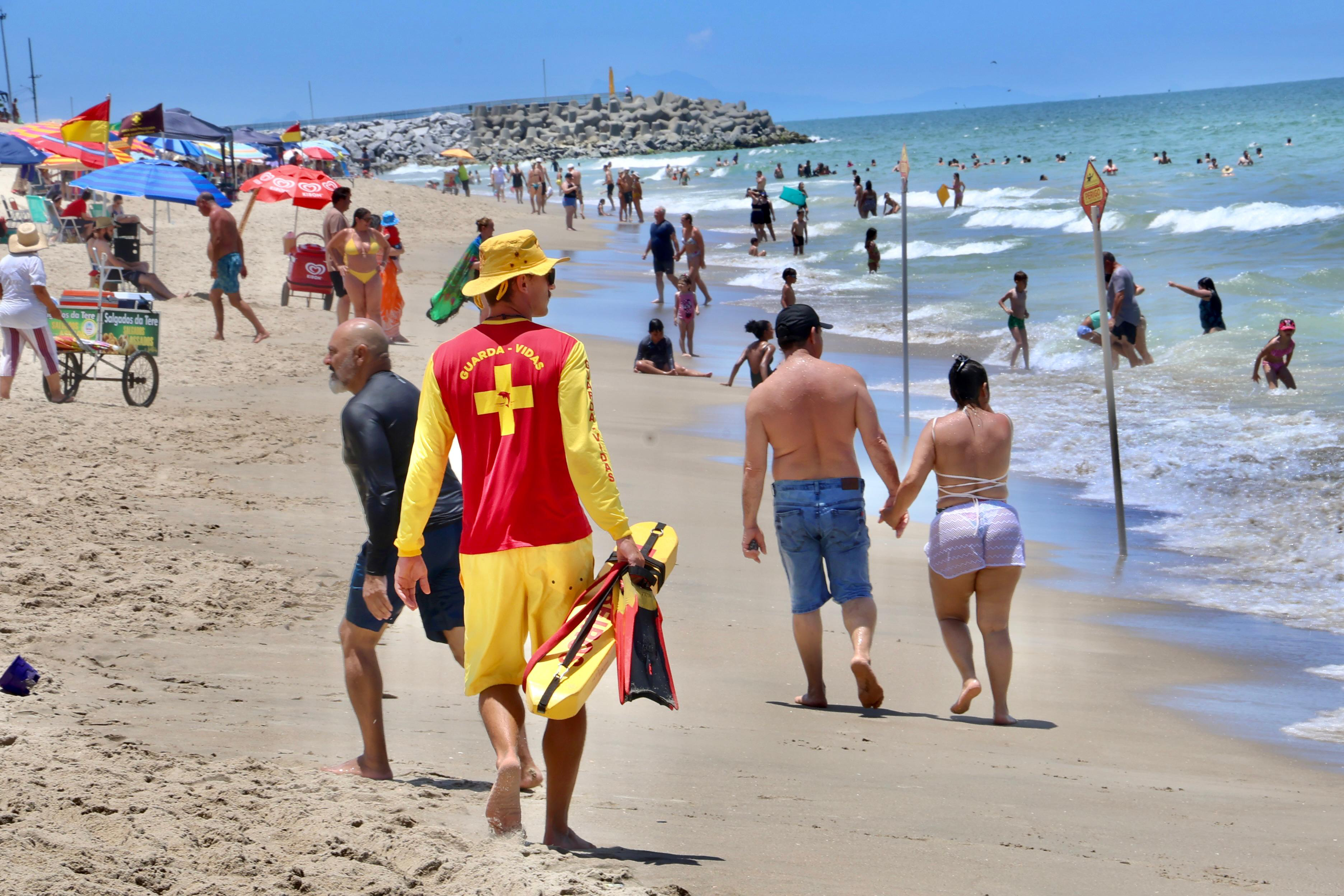 Corpo de Bombeiros reforça orientações para banhistas sobre correntes de retorno no mar