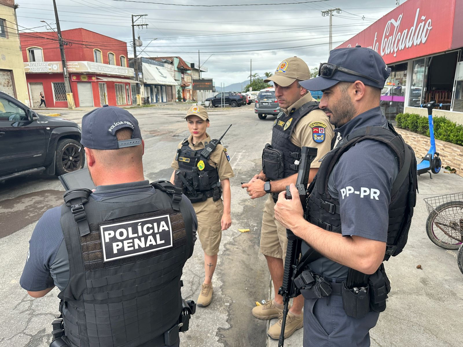 Polícia Penal e PMPR cumprem mandado de prisão em Pontal do Paraná