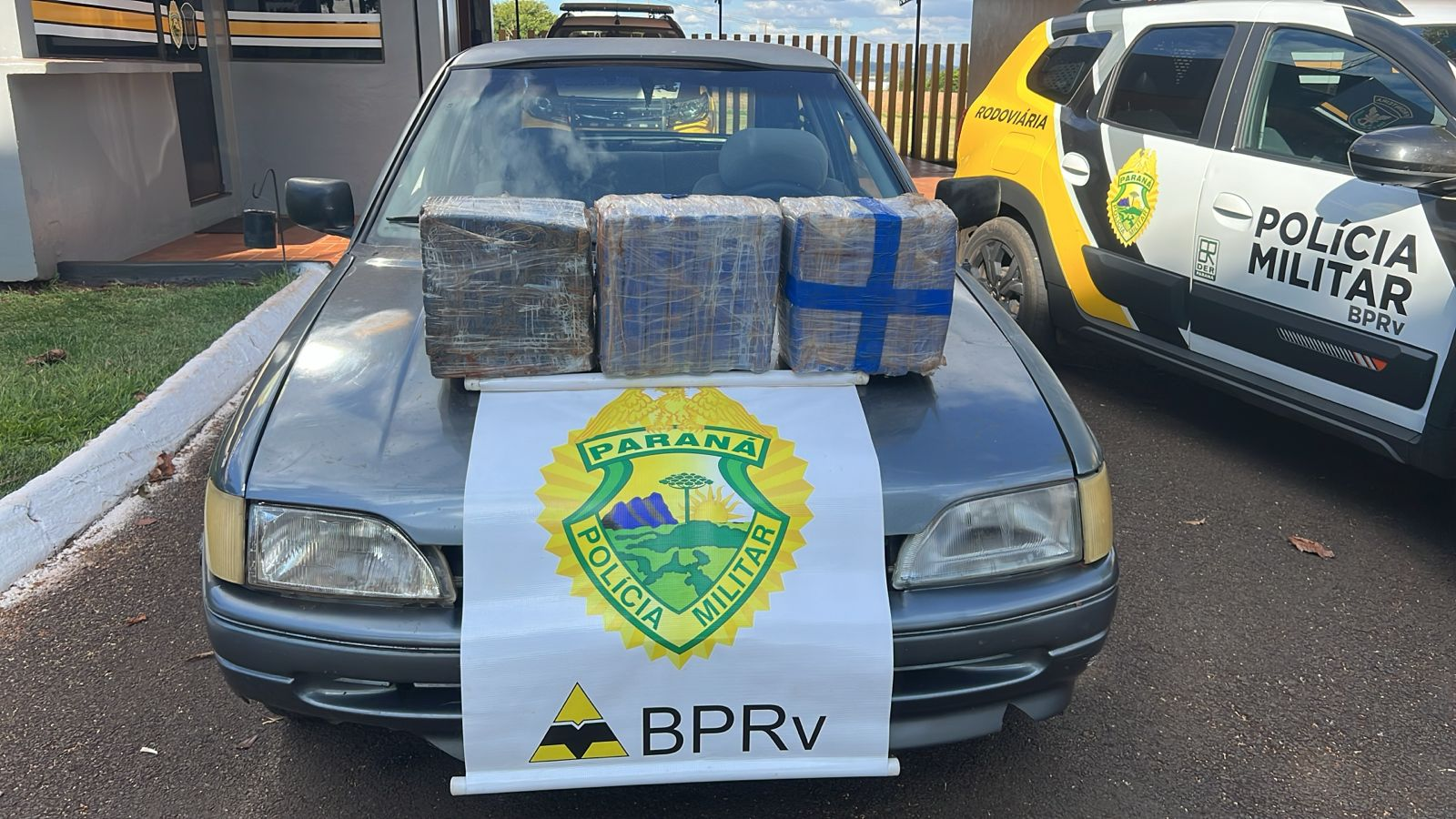 PMPR apreende 30 quilos de maconha e prende condutor na PR-488