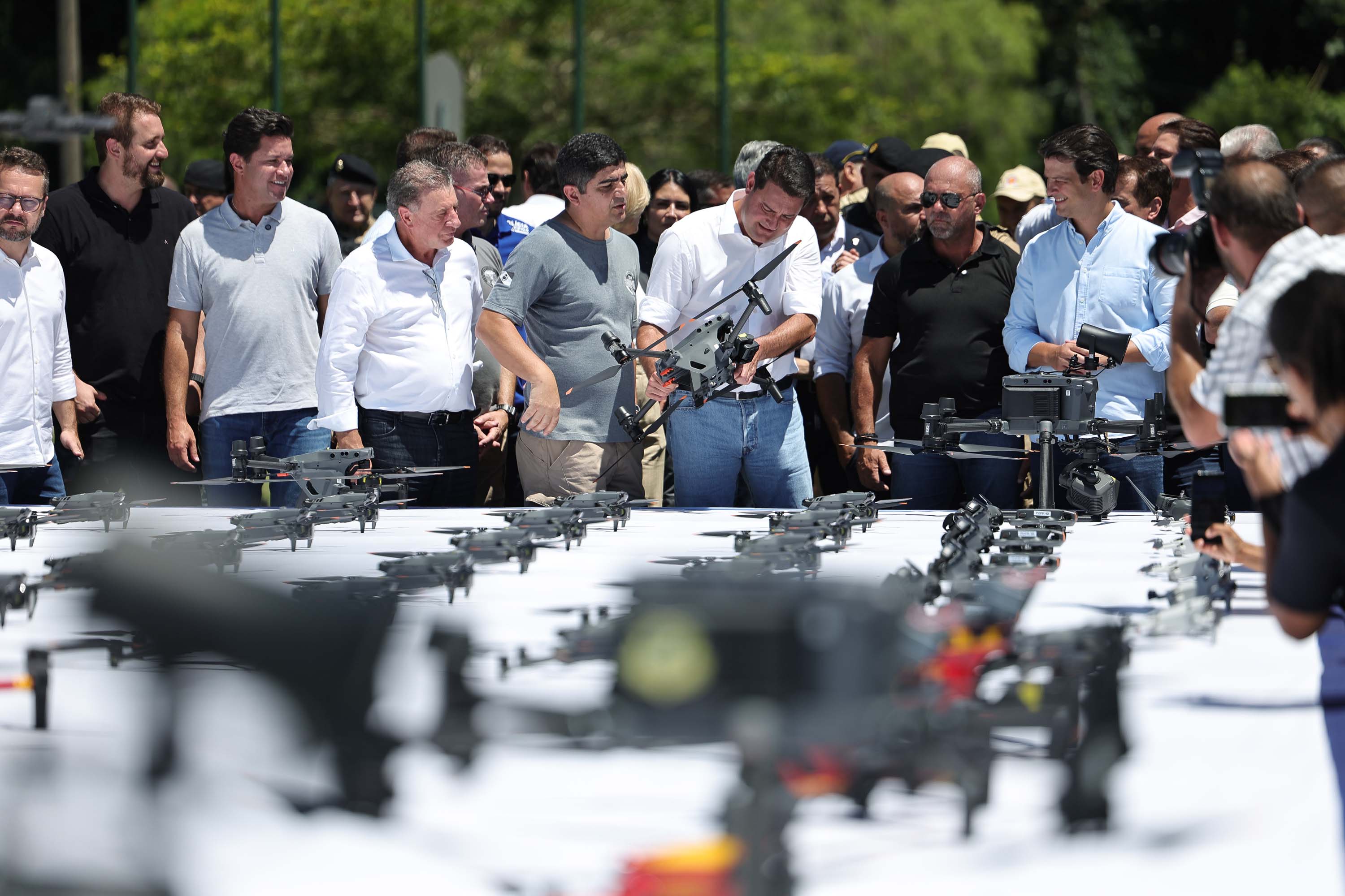Ratinho Junior entrega 243 drones para monitoramento aéreo das forças de segurança do Paraná
