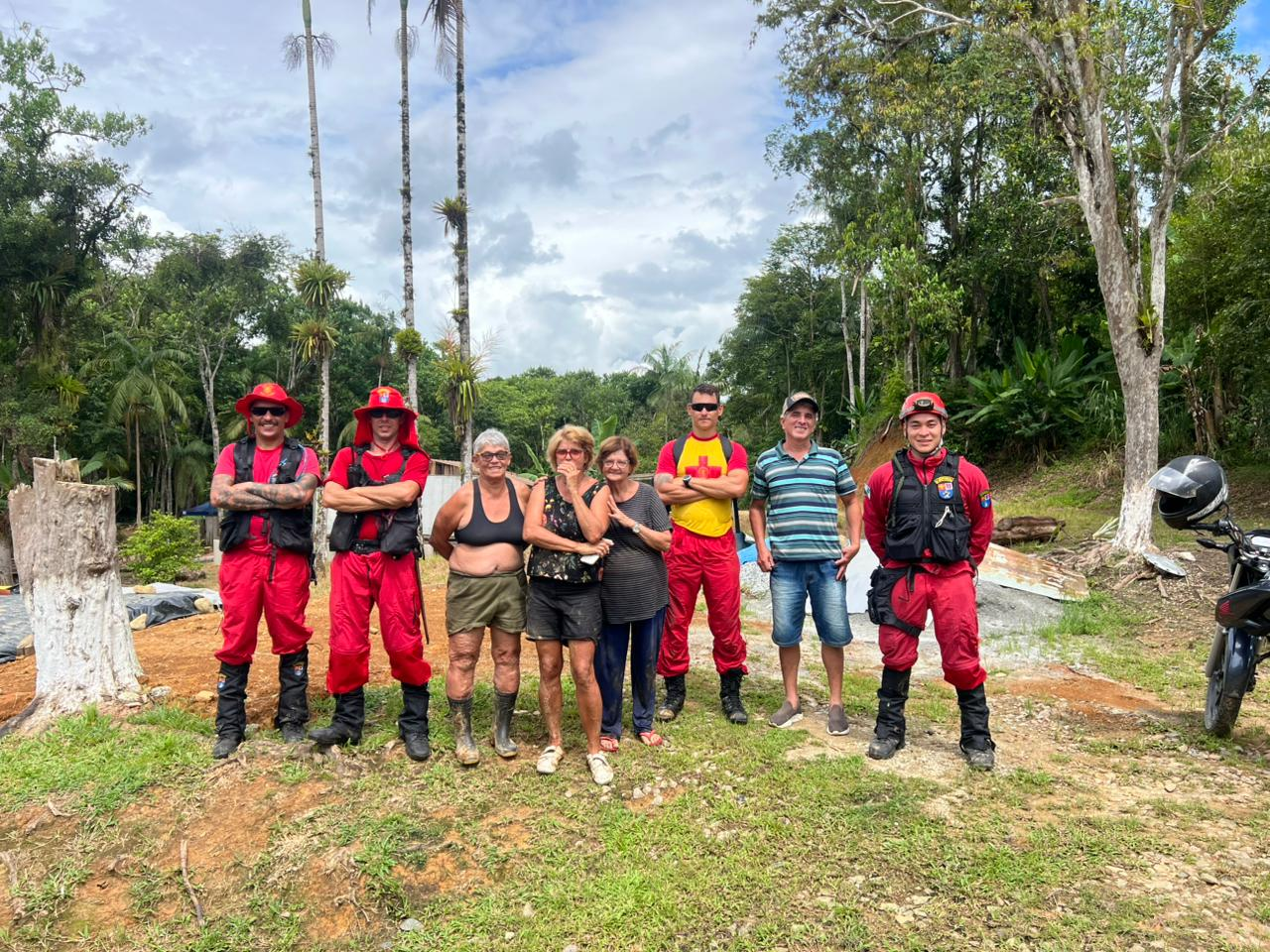 Corpo de Bombeiros localiza três mulheres desaparecidas em área de mata no Litoral do Paraná
