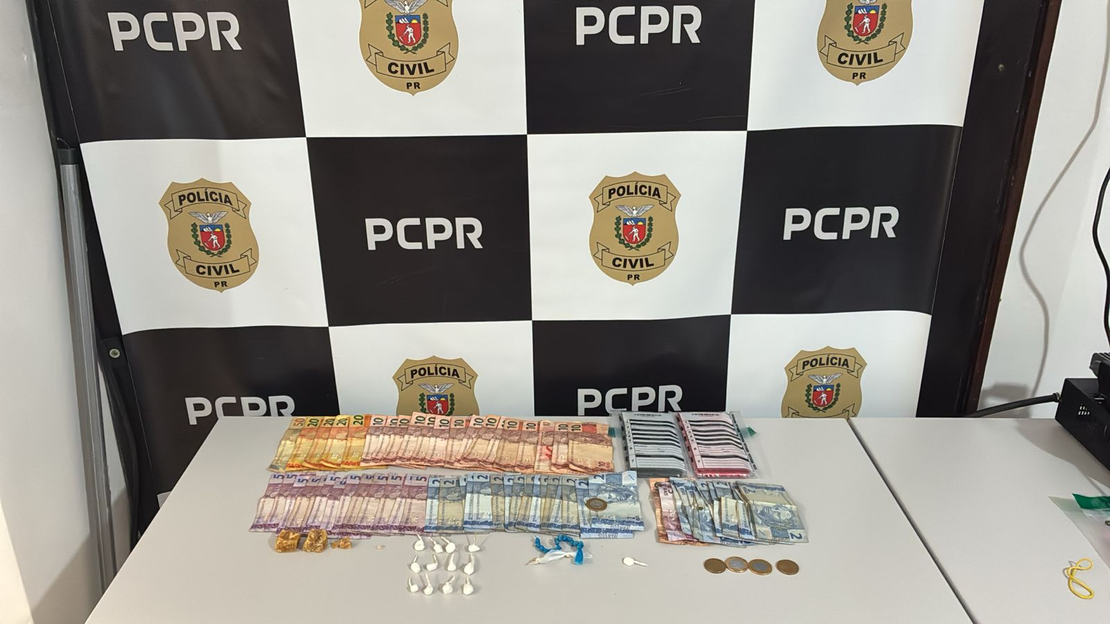 PCPR desarticula ponto de venda de drogas e prende três pessoas em Guaratuba