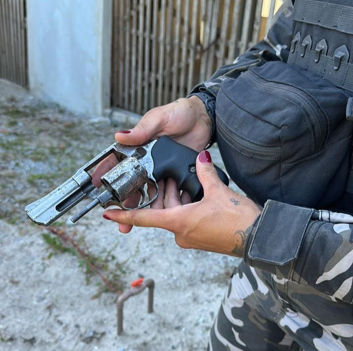 PMPR prende homem por porte ilegal de arma de fogo em Matinhos
