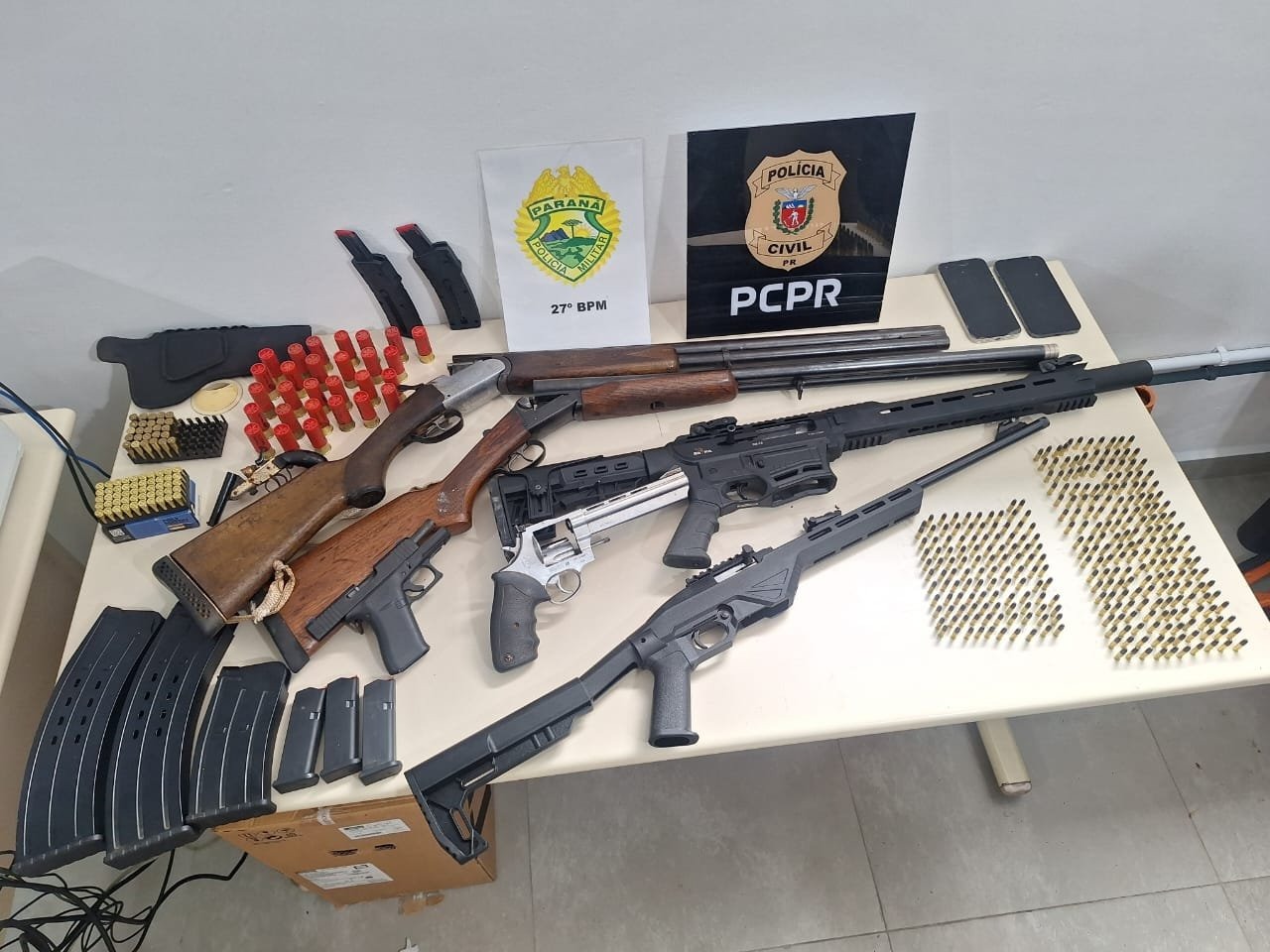 PMPR e PCPR prendem casal e apreendem armas e munições em São Mateus do Sul