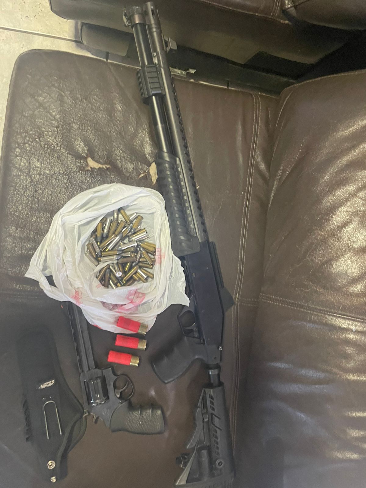 PMPR e PCPR prendem homem e apreendem armas durante cumprimento de mandado em Umuarama