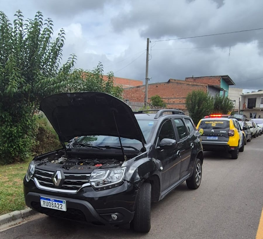 PMPR recupera veículo com placas clonadas abandonado na Fazendinha, em Curitiba