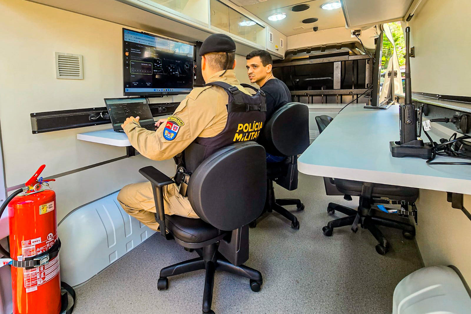 Estado entrega módulo móvel de policiamento e drone para reforçar segurança em Foz do Iguaçu