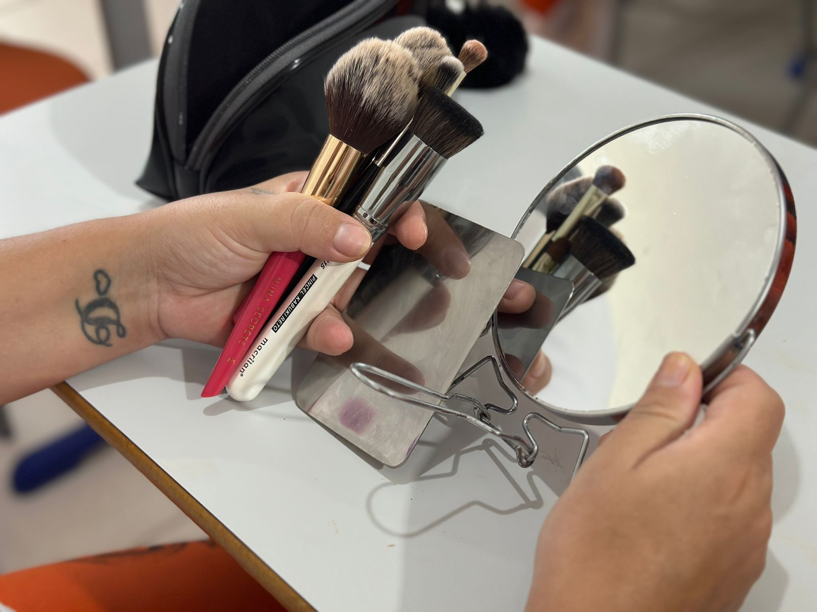 Estado leva capacitação em beleza e empreendedorismo a apenadas em Piraquara