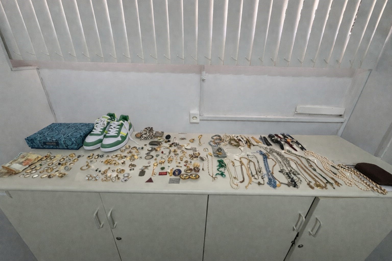 PMPR prende três suspeitos e recupera joias de alto valor após frustrar furto em apartamento no Batel, em Curitiba