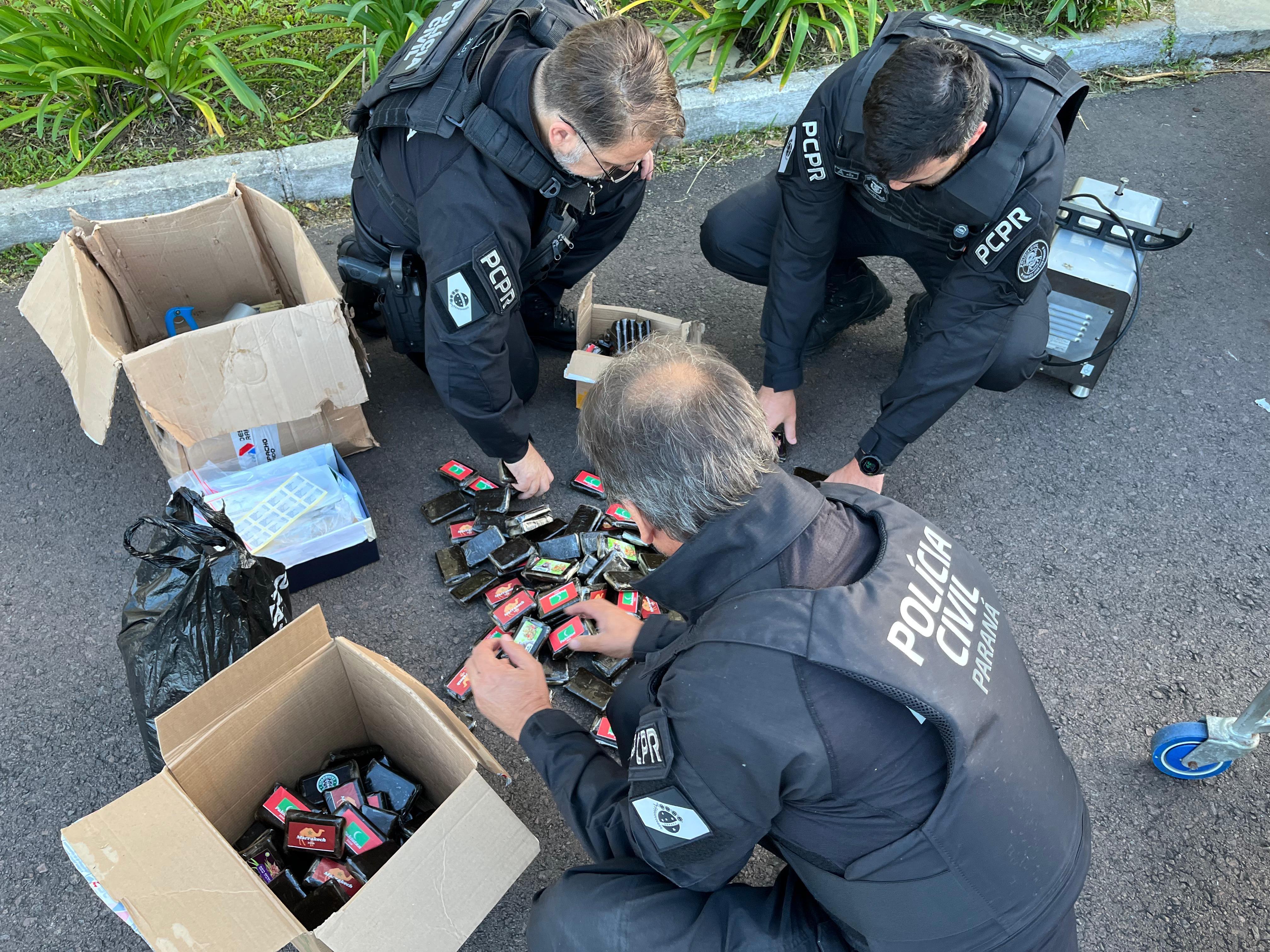 PCPR prende duas pessoas e apreende R$ 189 mil em haxixe durante operação na RMC