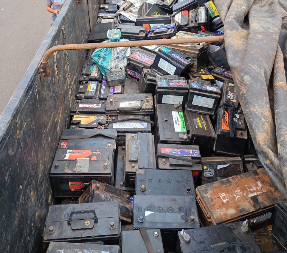 PMPR apreende quase 12 toneladas de baterias e detém motorista por crime ambiental em Vitorino