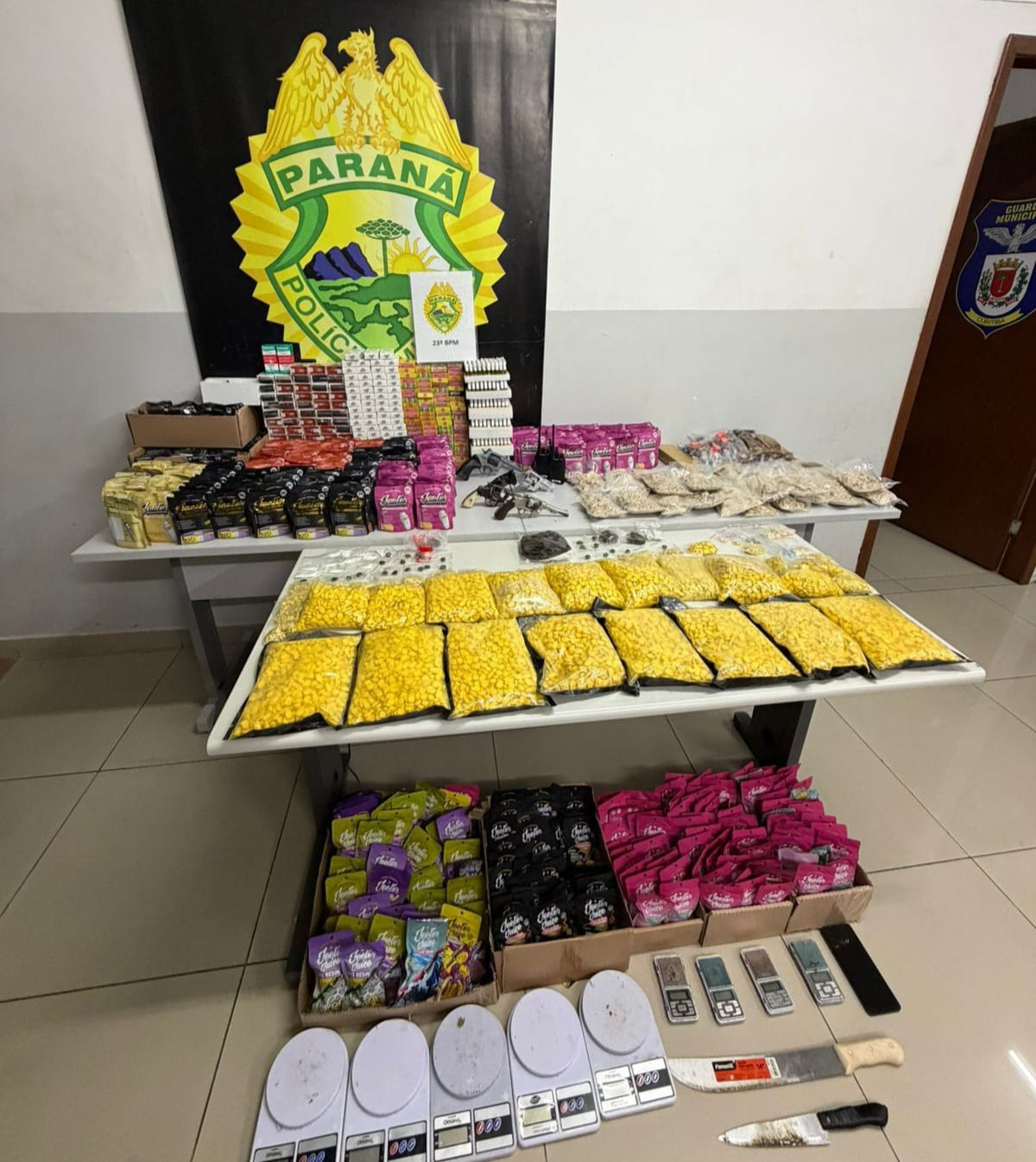 PMPR apreende armas e 17,2 mil unidades de ecstasy na CIC