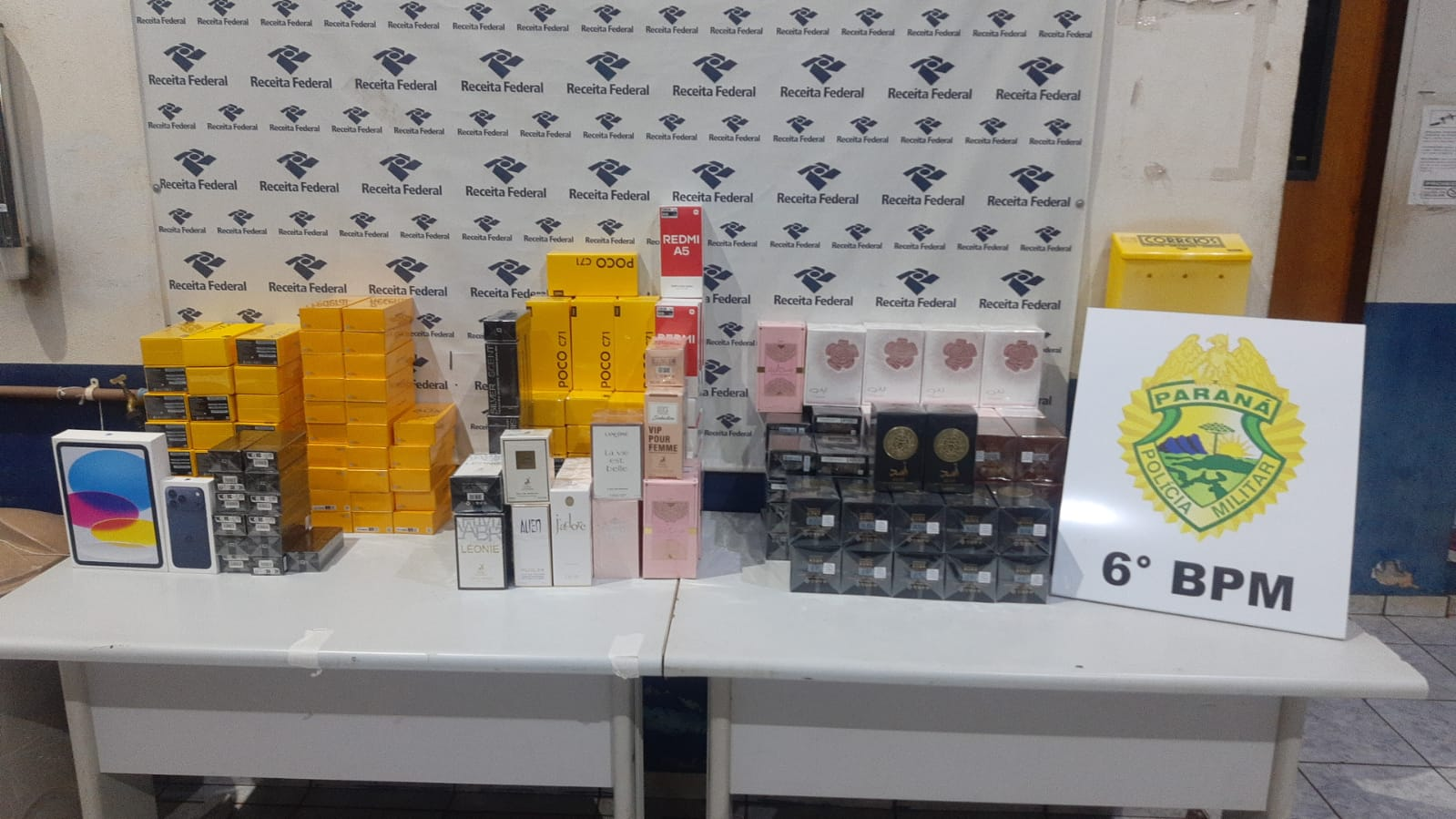 PMPR apreende 80 aparelhos eletrônicos e 104 perfumes irregulares em ônibus no Oeste do Estado