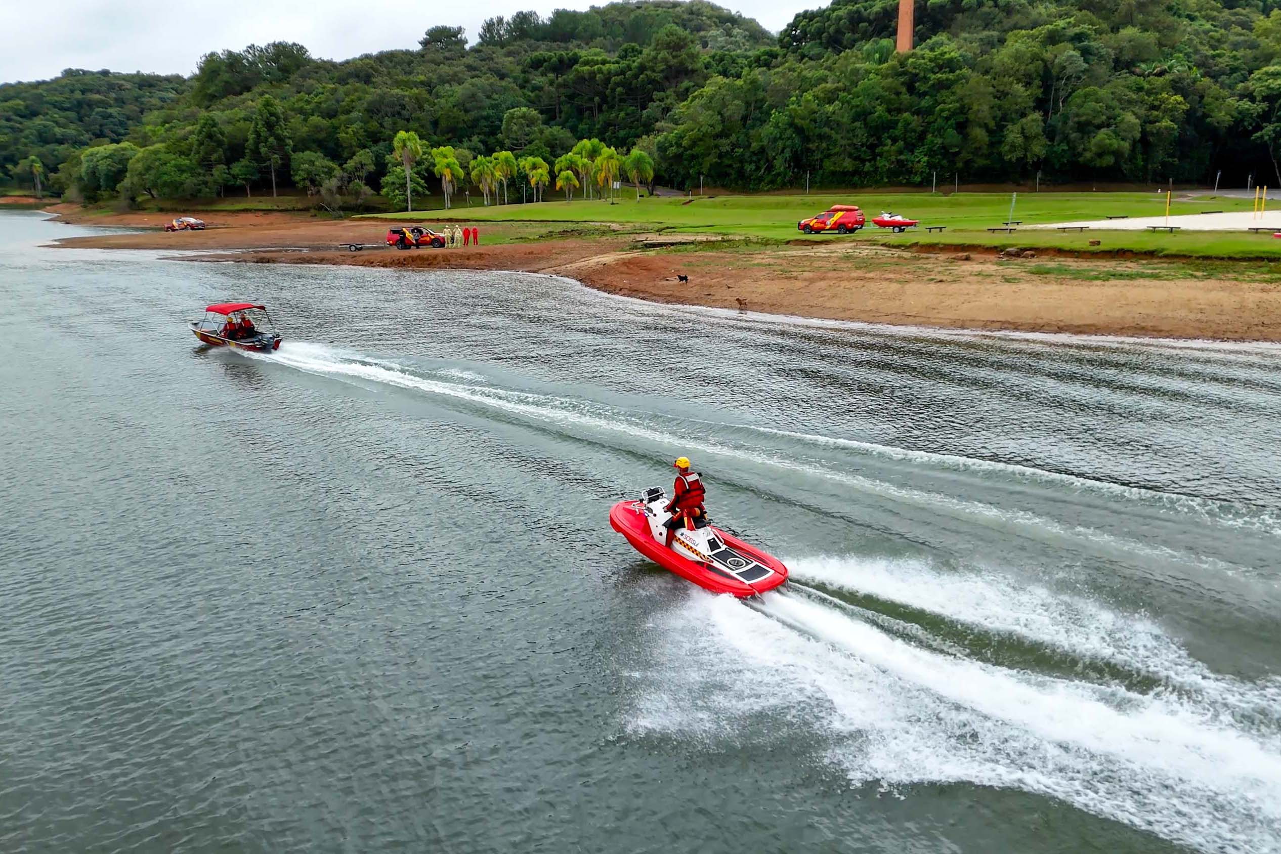 Inéditas no Brasil: Bombeiros passam a ter motoaquáticas de resgate em cenários extremos