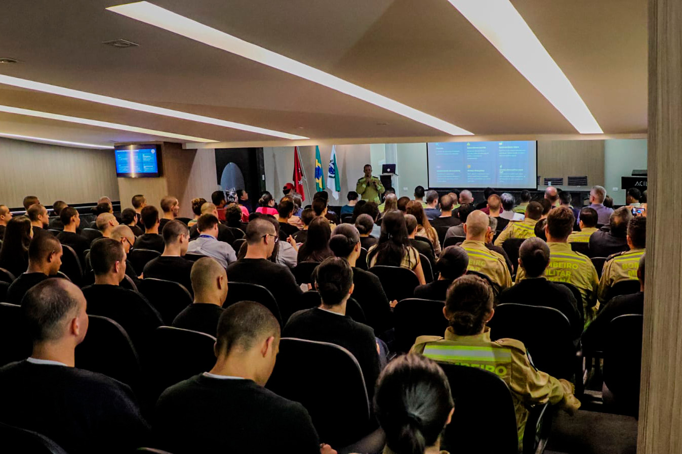 Palestra do Corpo de Bombeiros aborda novas normas de segurança contra incêndio